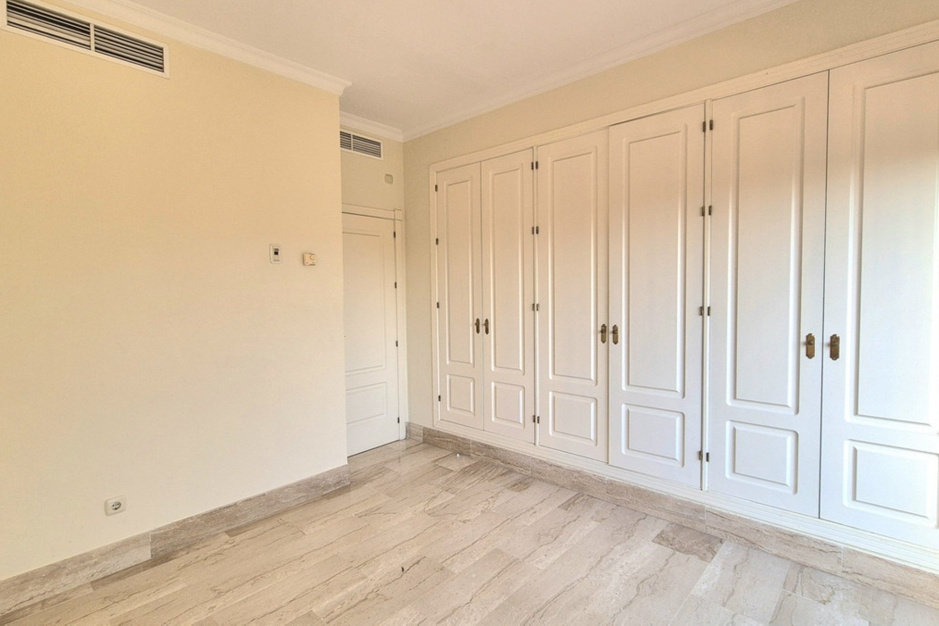 Resale - apartment - Marbella - Guadalmina Baja
