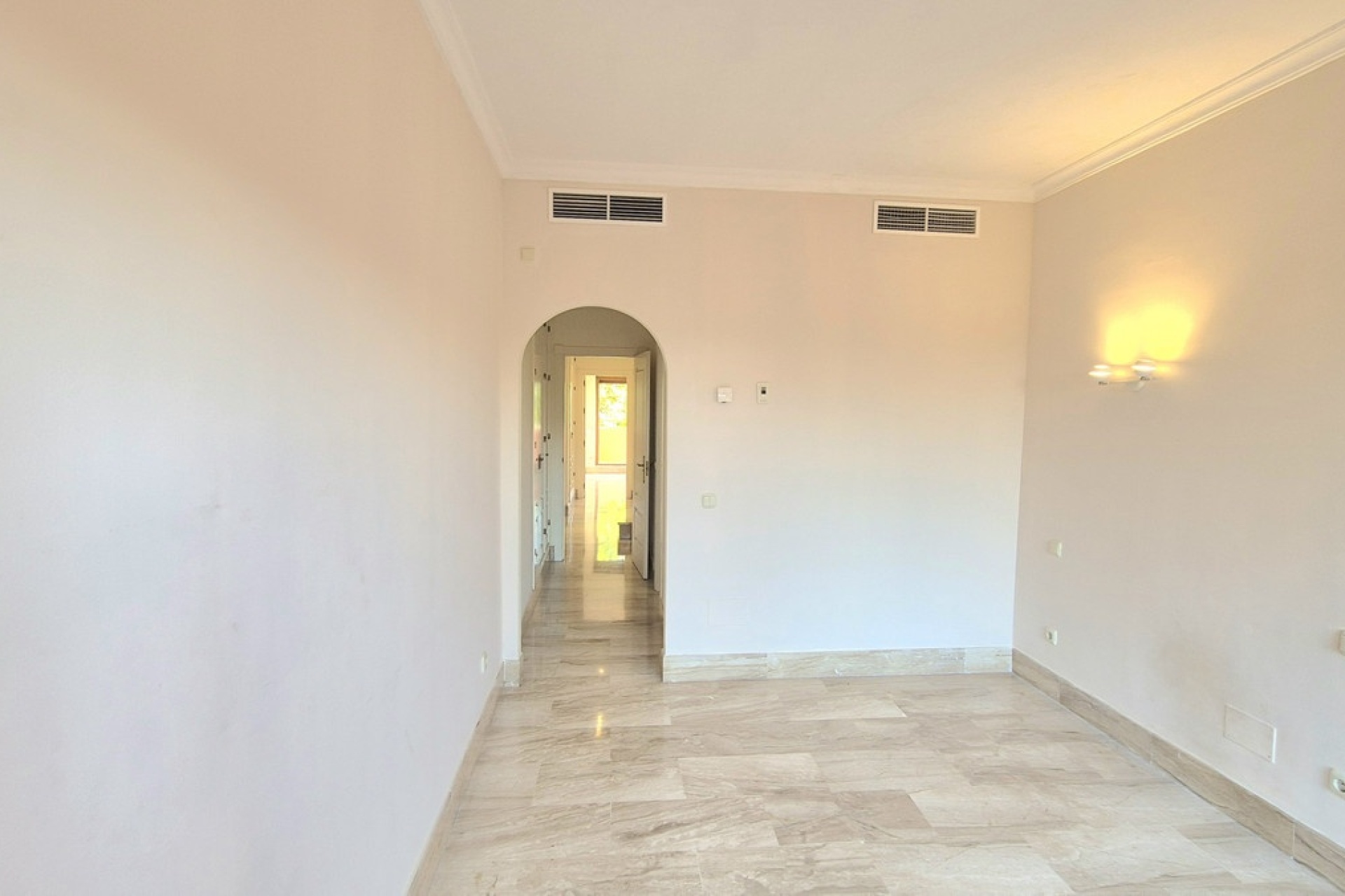 Resale - apartment - Marbella - Guadalmina Baja