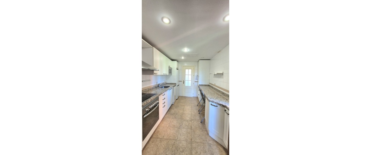 Resale - apartment - Marbella - Guadalmina Baja