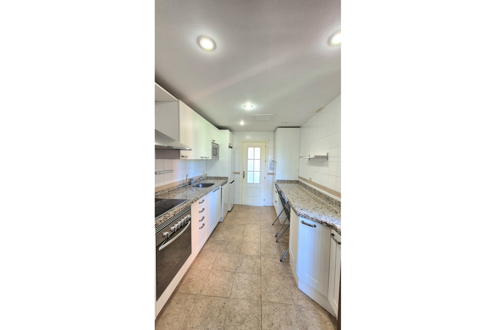 Resale - apartment - Marbella - Guadalmina Baja
