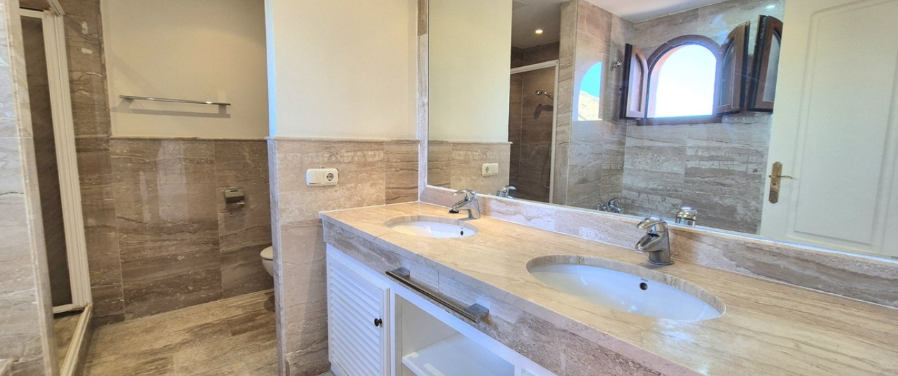 Resale - apartment - Marbella - Guadalmina Baja