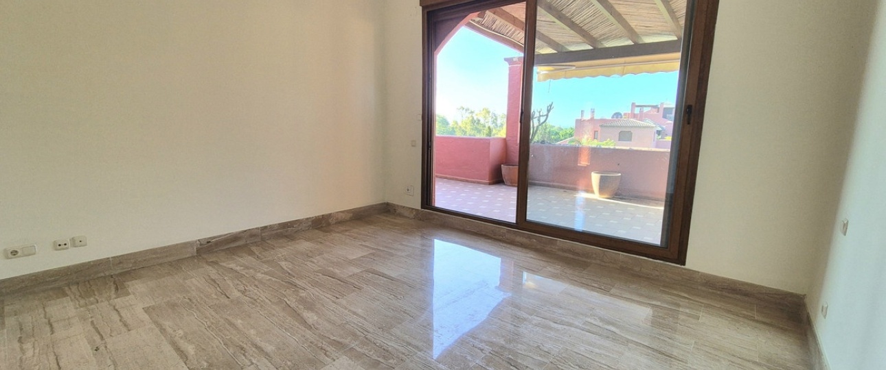 Resale - apartment - Marbella - Guadalmina Baja