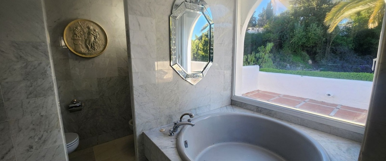 Resale - apartment - Marbella - Guadalmina Baja