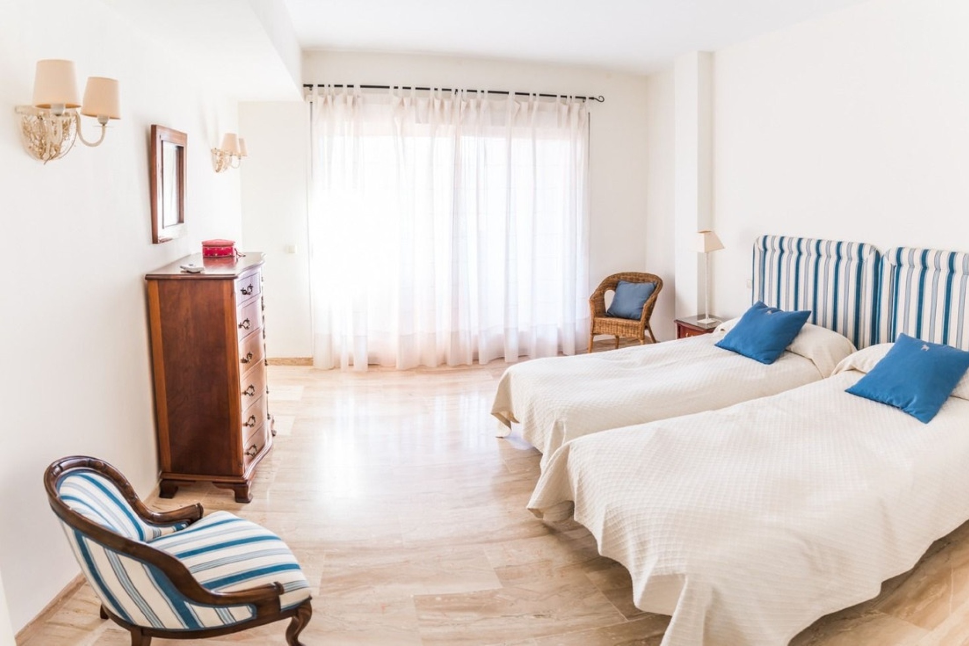 Resale - apartment - Marbella - Guadalmina Baja