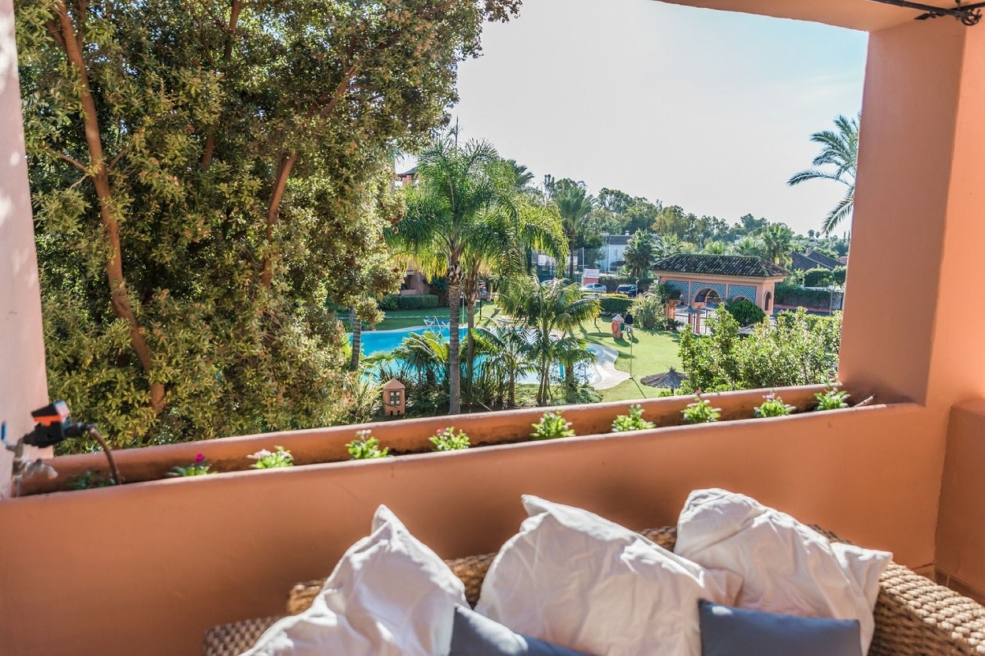 Resale - apartment - Marbella - Guadalmina Baja