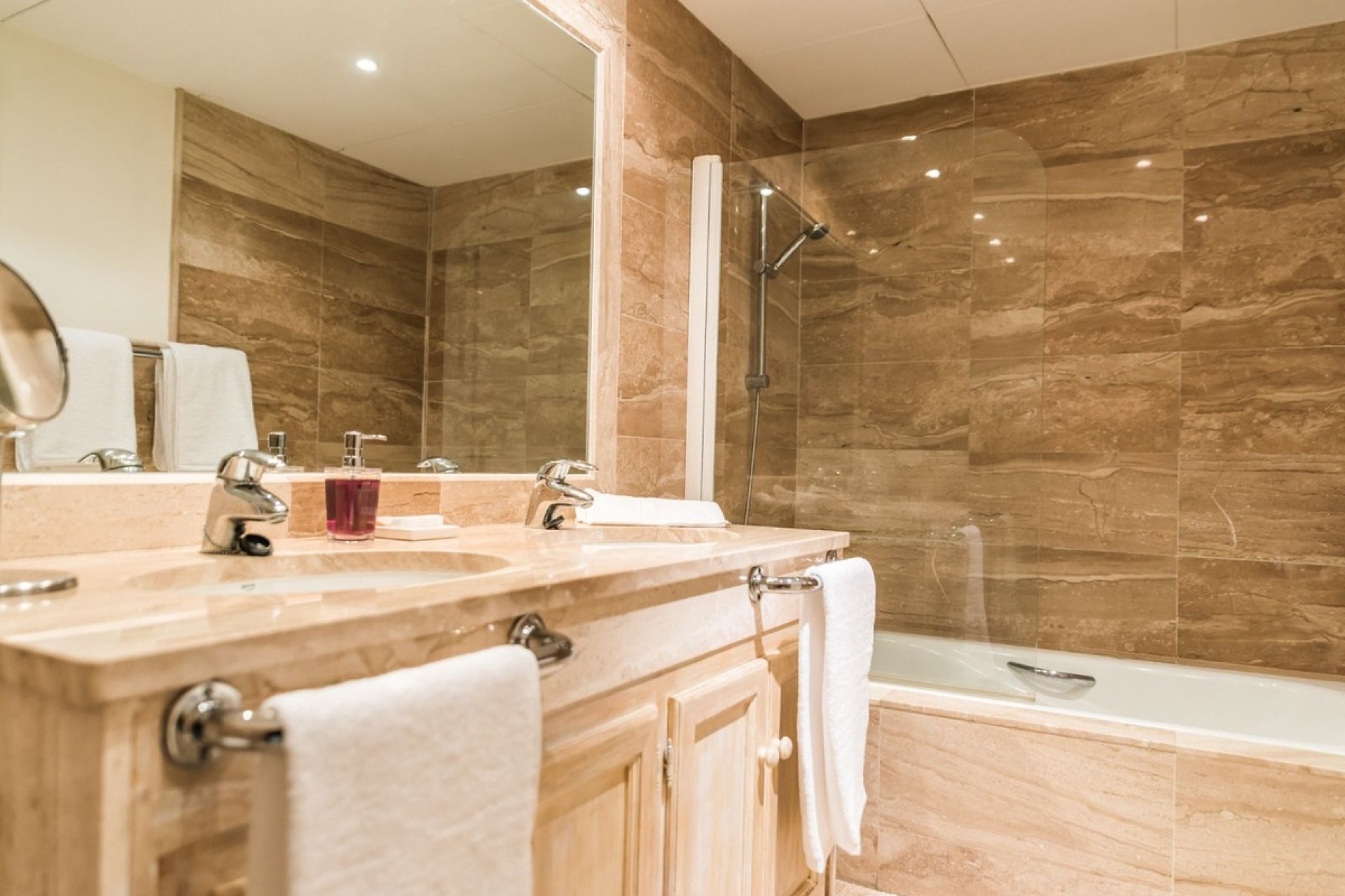 Resale - apartment - Marbella - Guadalmina Baja