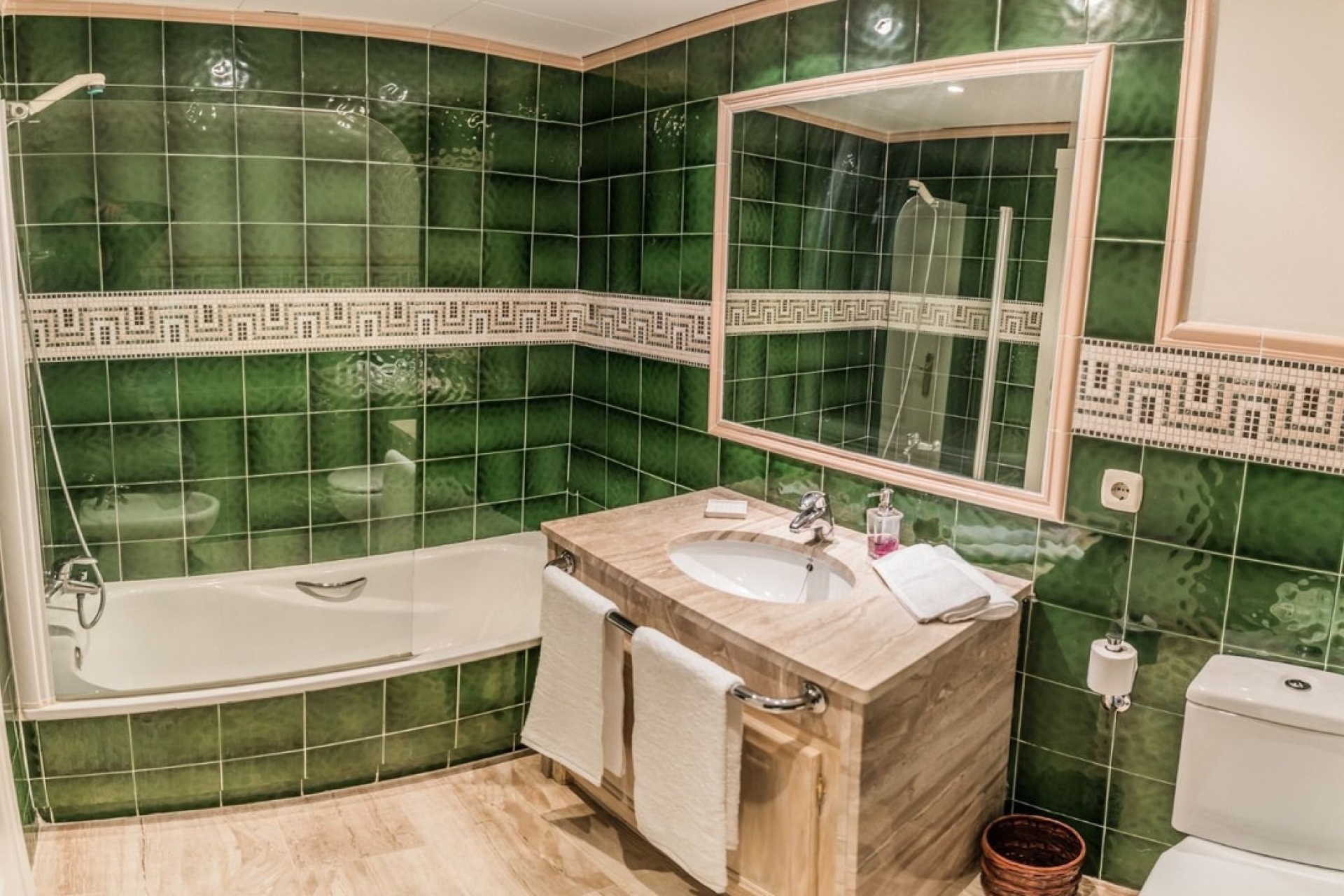 Resale - apartment - Marbella - Guadalmina Baja