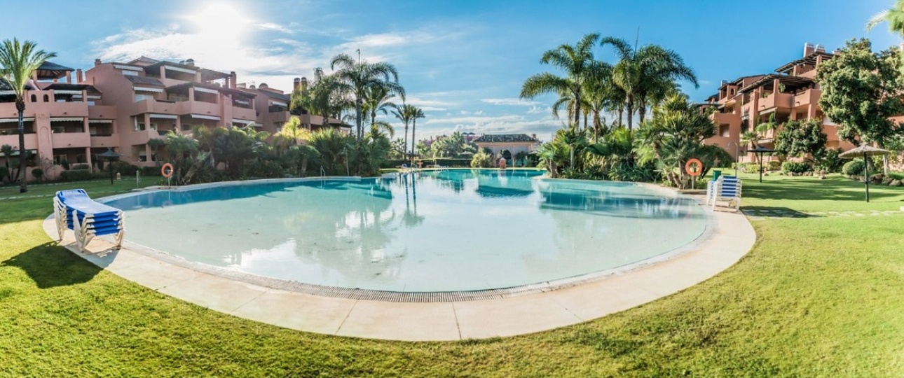 Resale - apartment - Marbella - Guadalmina Baja