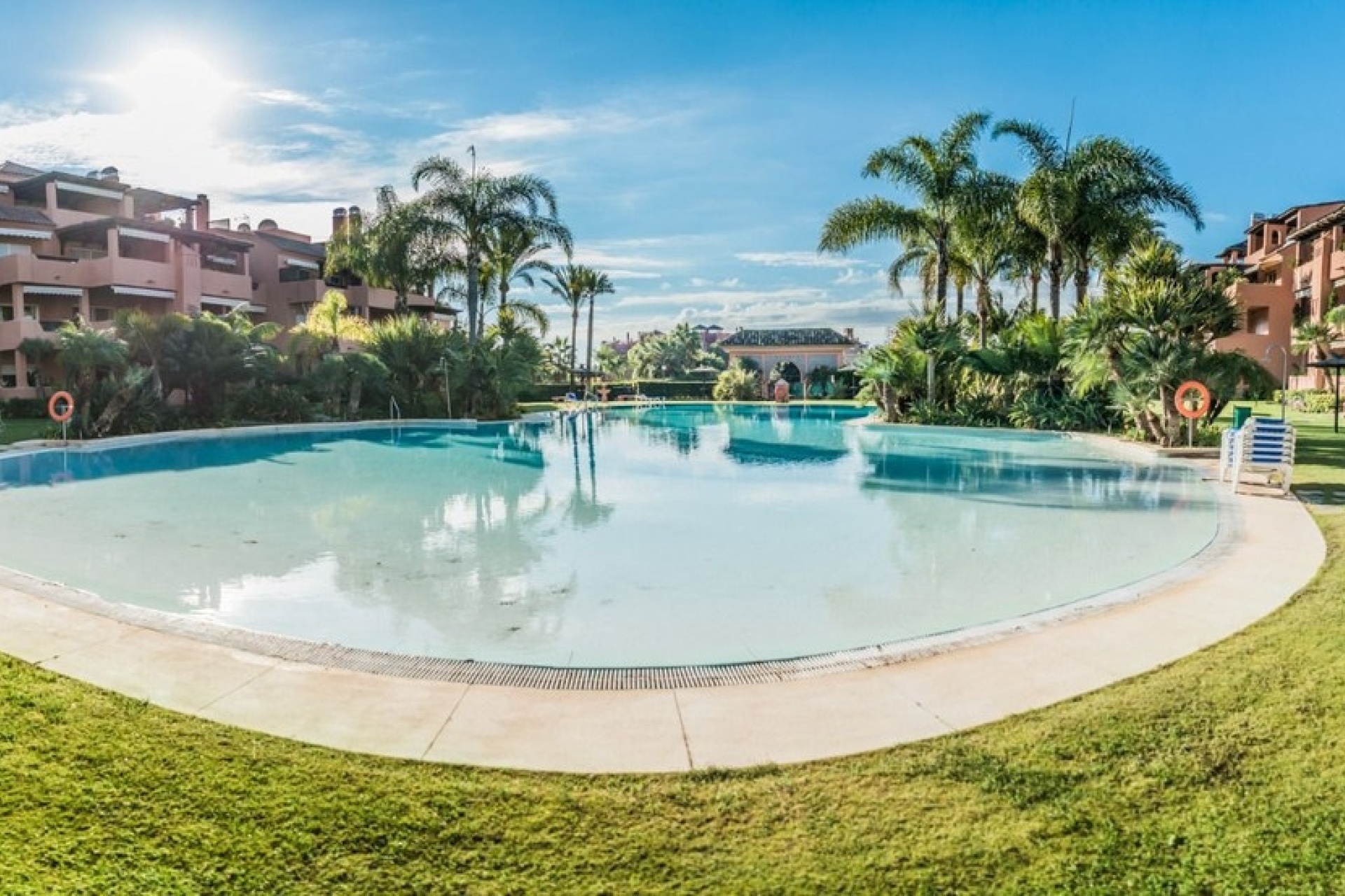 Resale - apartment - Marbella - Guadalmina Baja