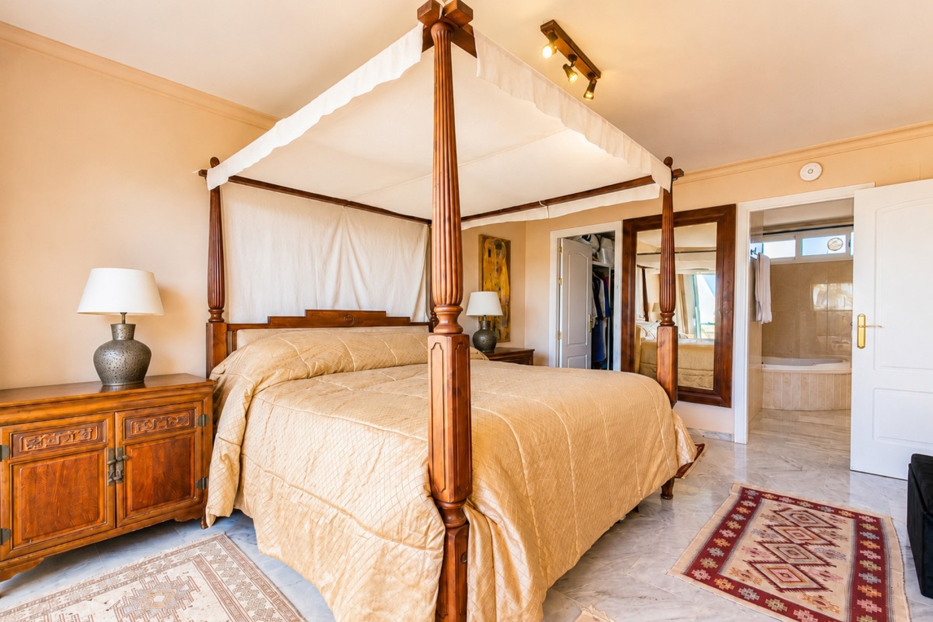 Resale - apartment - Marbella - Guadalmina Baja