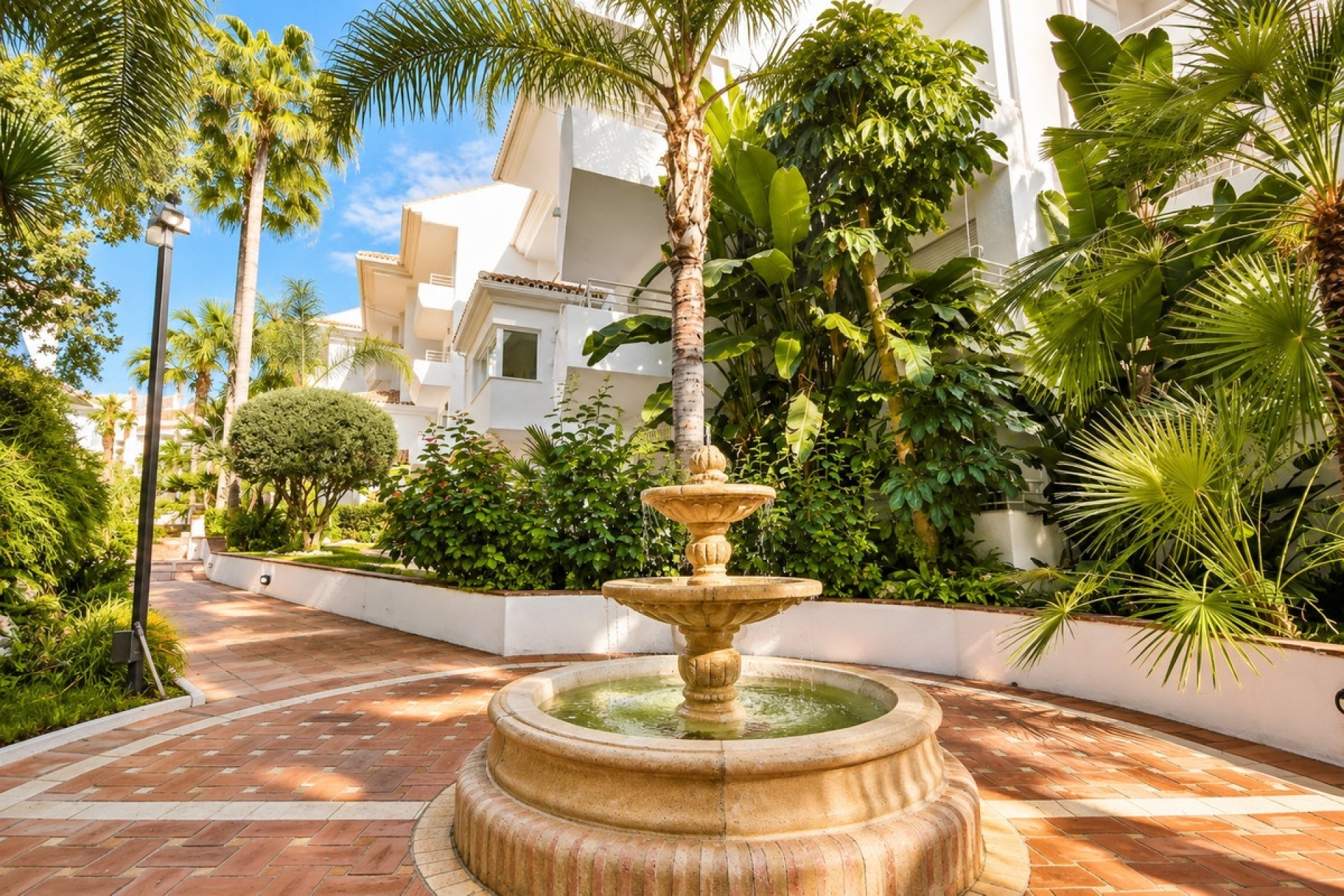 Resale - apartment - Marbella - Guadalmina Baja