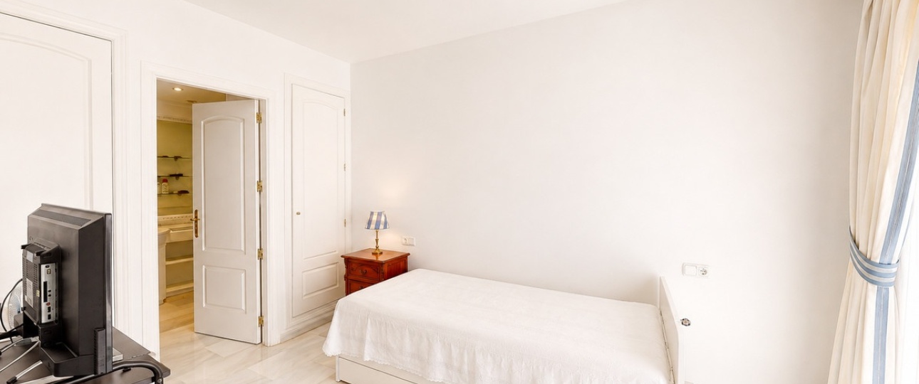Resale - apartment - Marbella - Guadalmina Baja