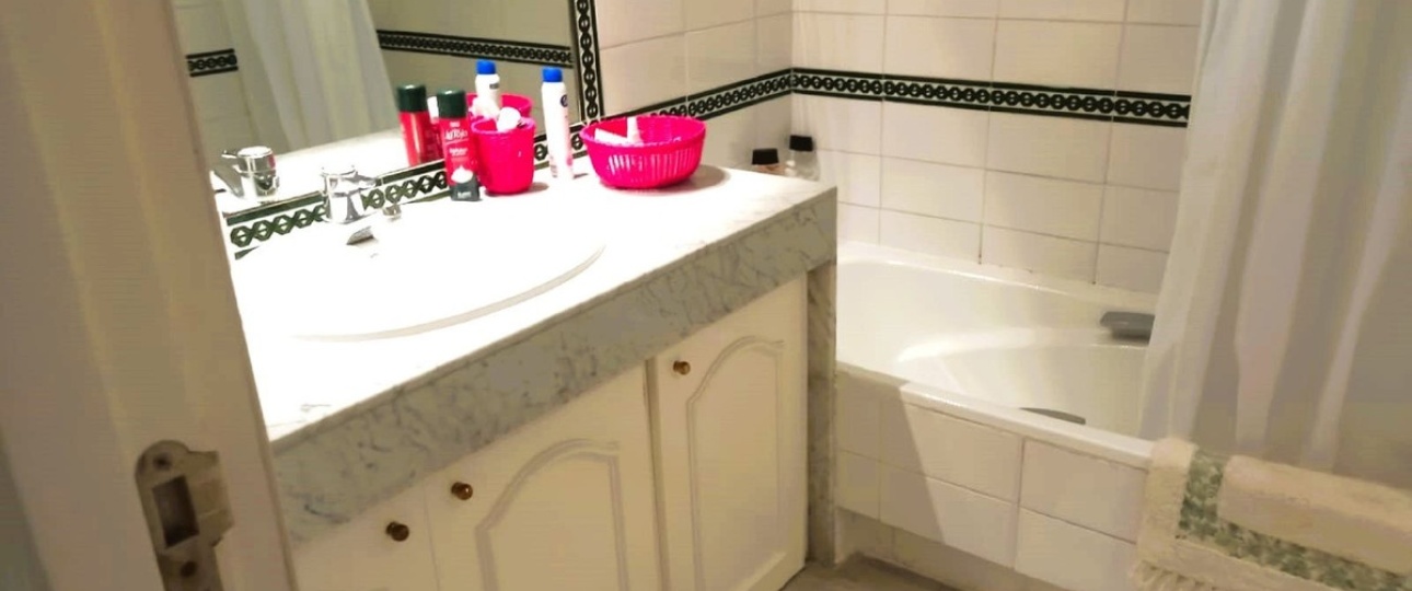 Resale - apartment - Marbella - Guadalmina Baja