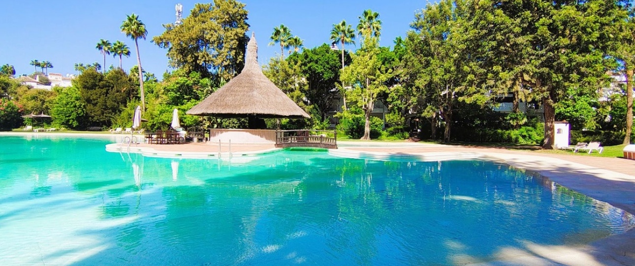 Resale - apartment - Marbella - Guadalmina Baja