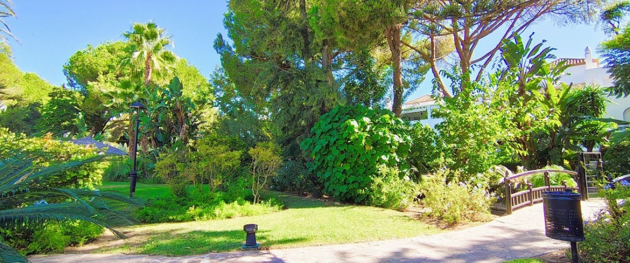 Resale - apartment - Marbella - Guadalmina Baja
