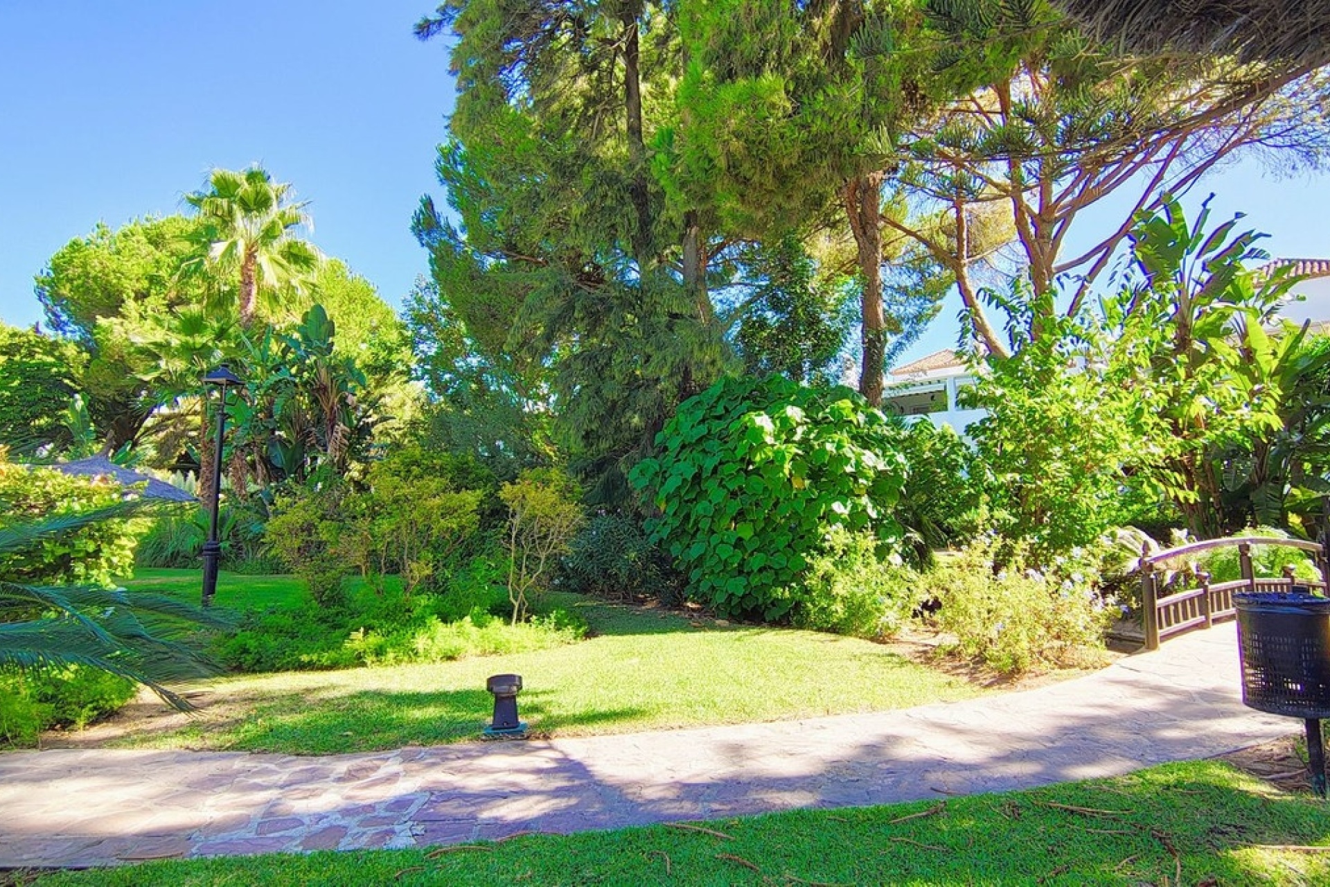 Resale - apartment - Marbella - Guadalmina Baja