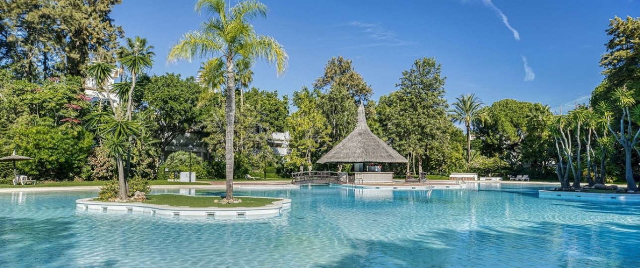 Resale - apartment - Marbella - Guadalmina Baja
