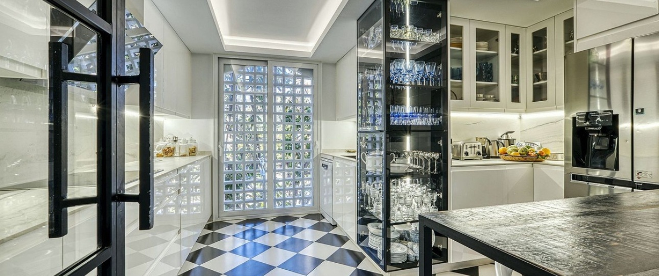 Resale - apartment - Marbella - Guadalmina Baja