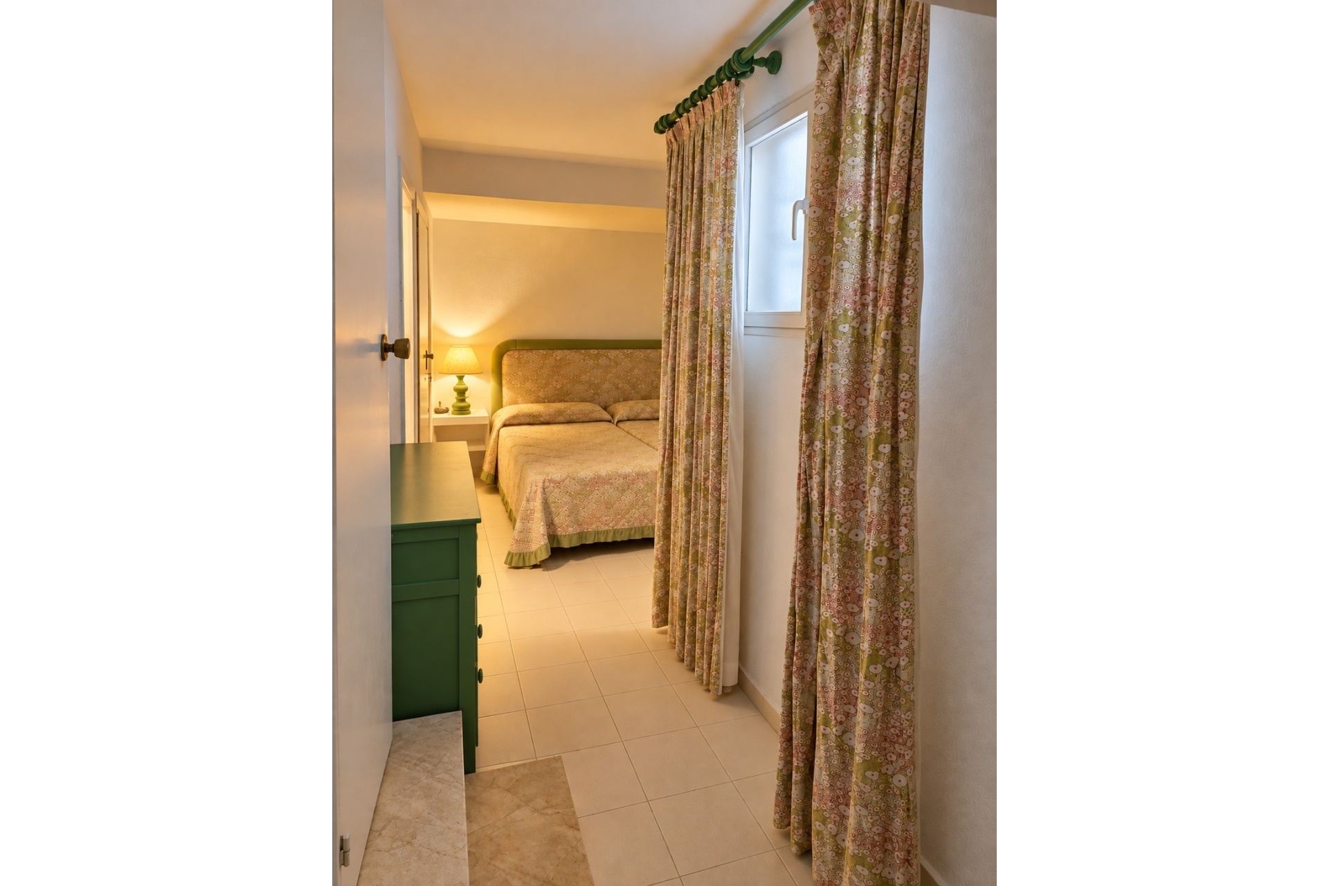 Resale - apartment - Marbella - Guadalmina Baja