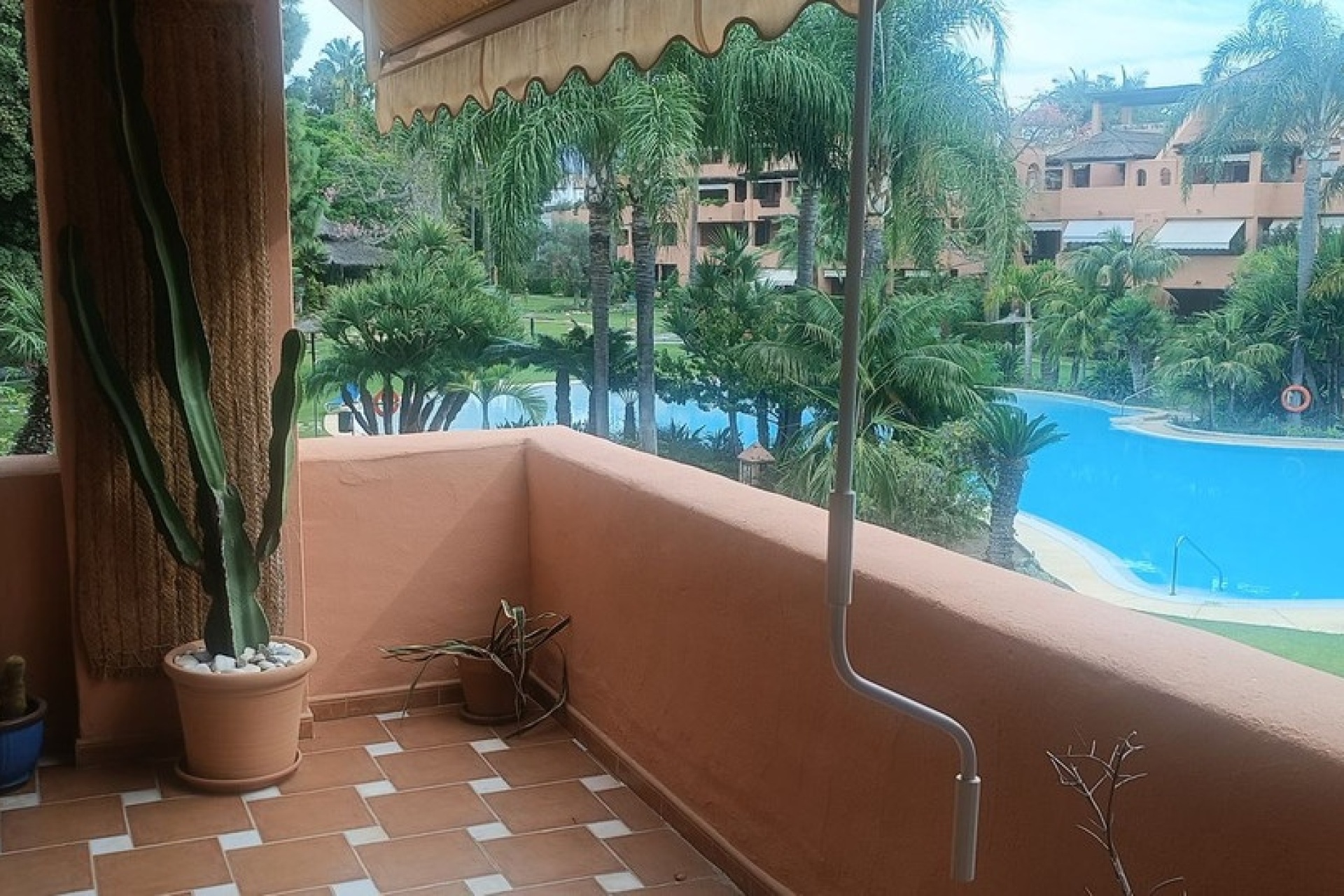 Resale - apartment - Marbella - Guadalmina Baja