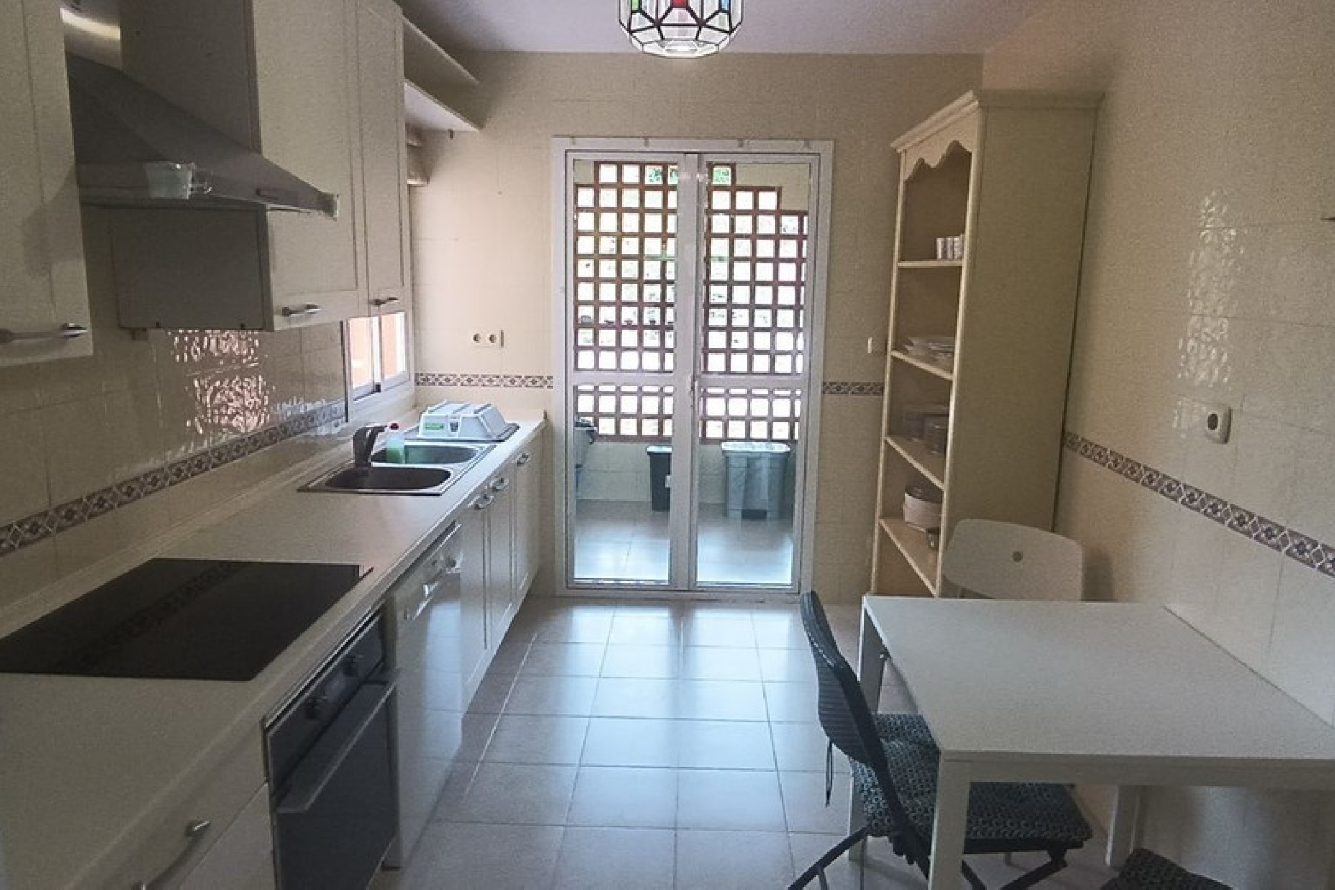 Resale - apartment - Marbella - Guadalmina Baja