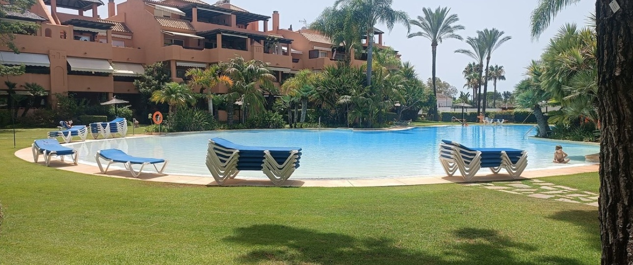 Resale - apartment - Marbella - Guadalmina Baja
