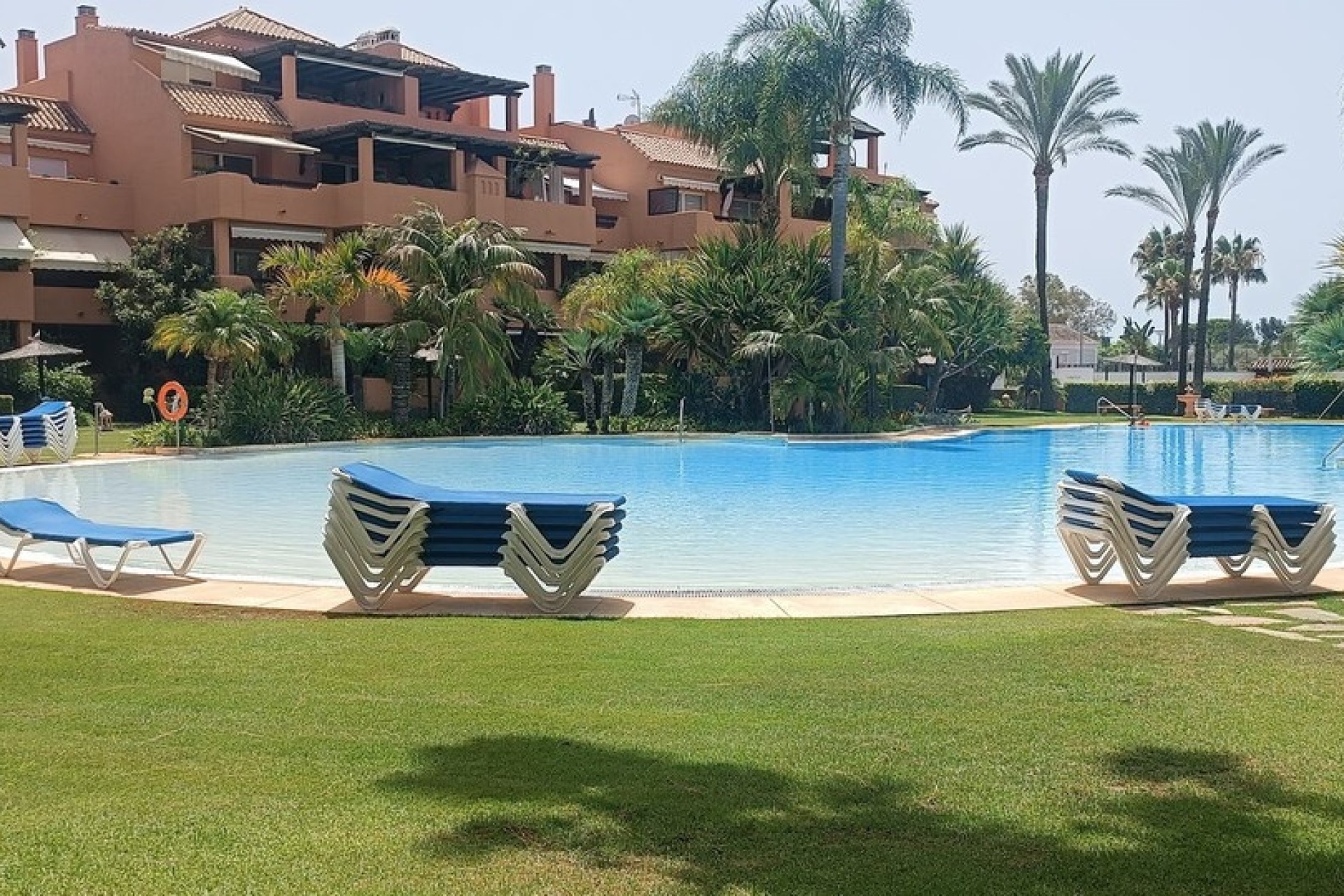 Resale - apartment - Marbella - Guadalmina Baja