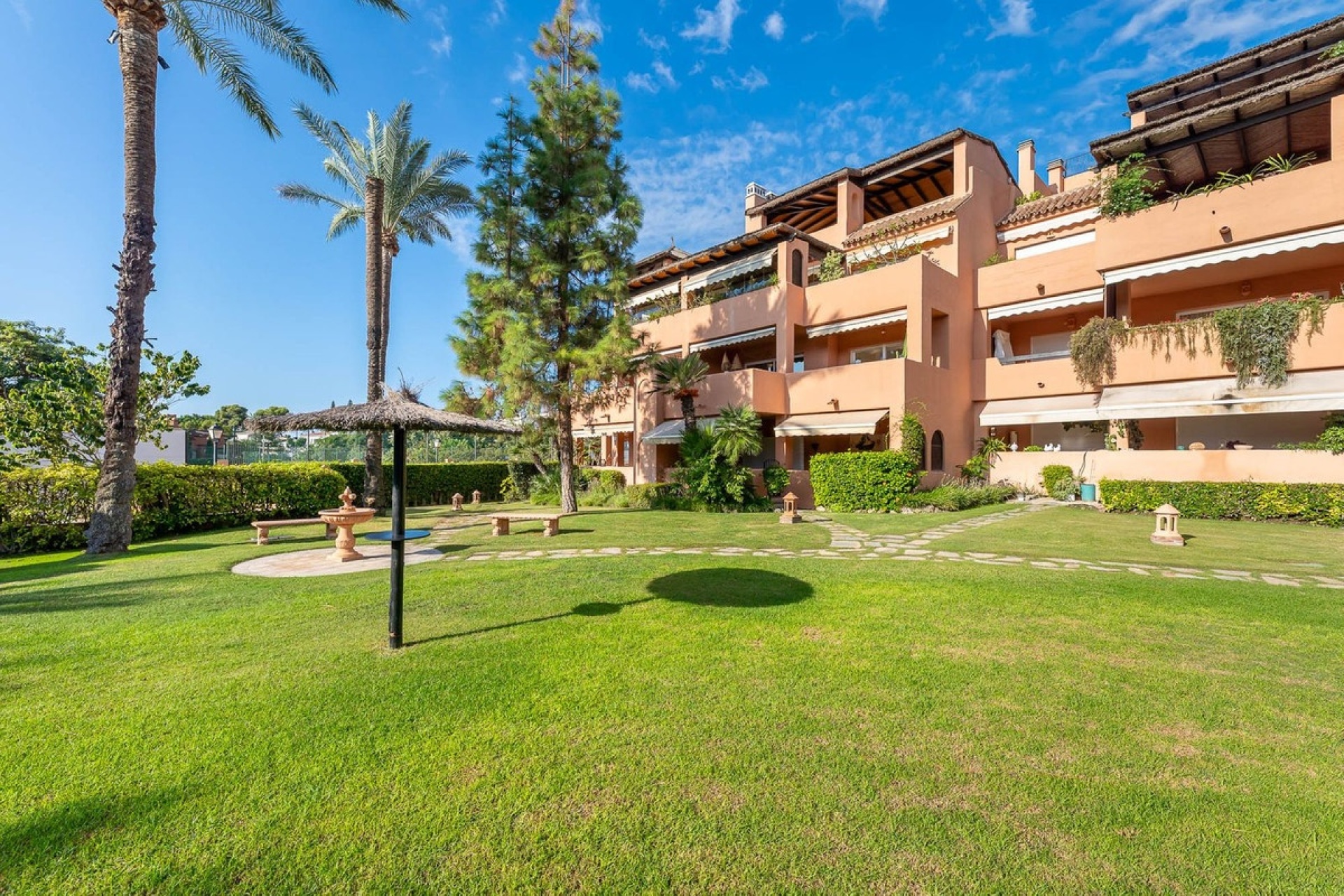 Resale - apartment - Marbella - Guadalmina Baja