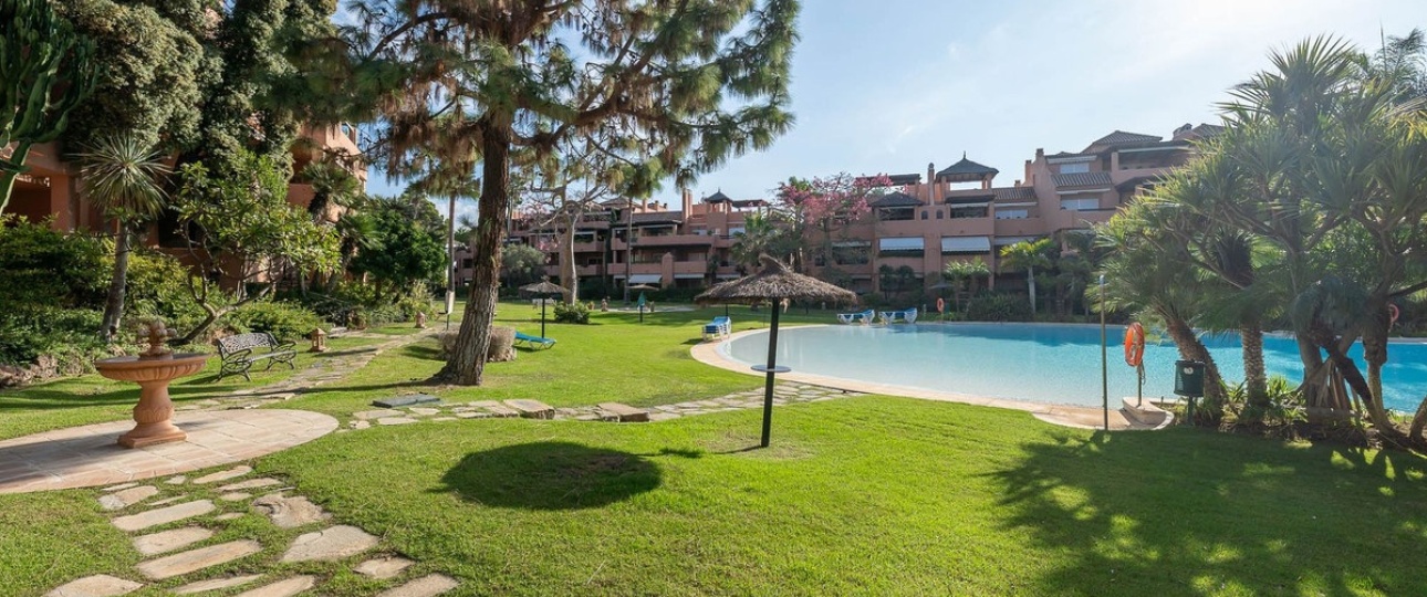 Resale - apartment - Marbella - Guadalmina Baja