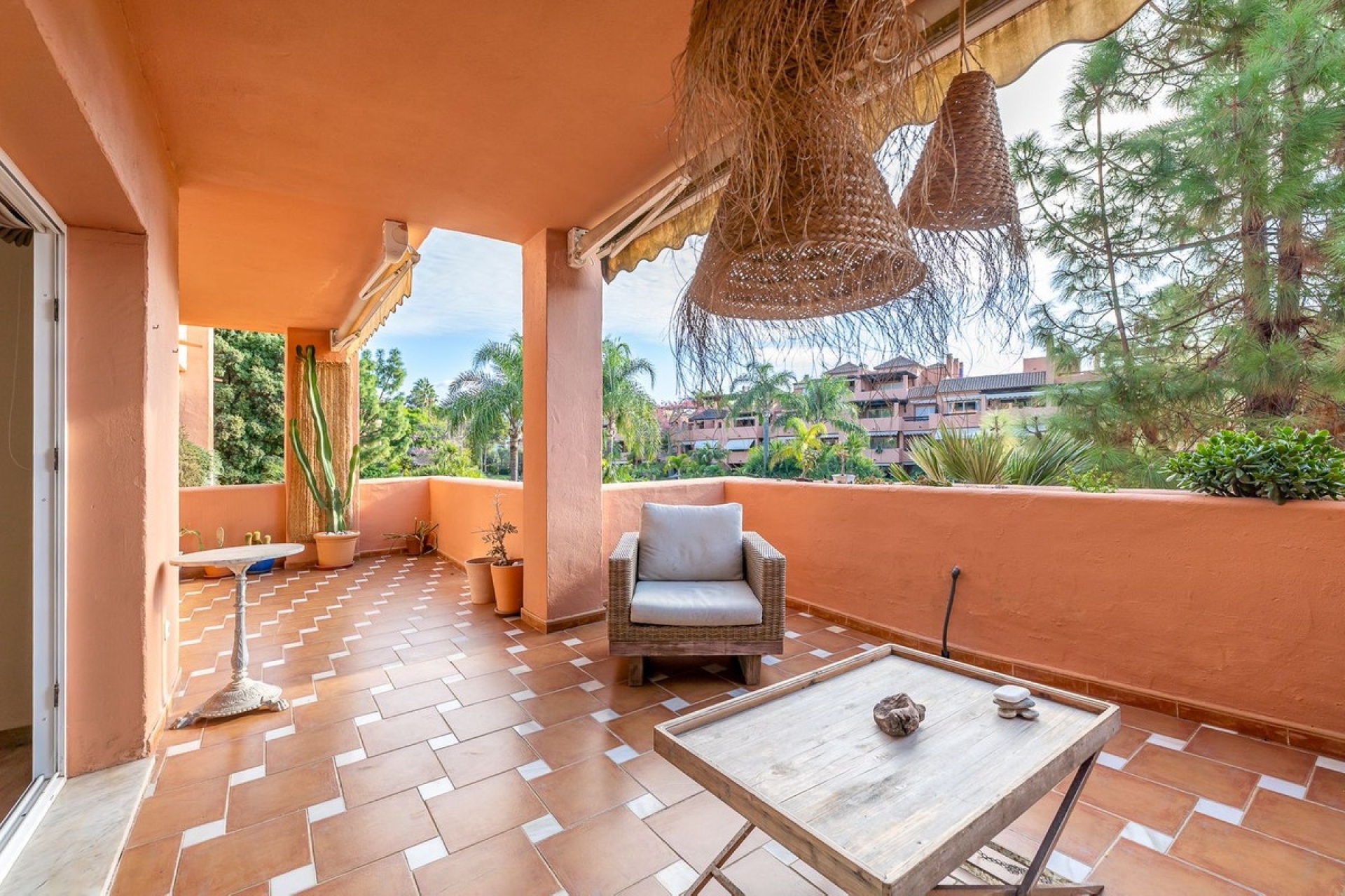 Resale - apartment - Marbella - Guadalmina Baja