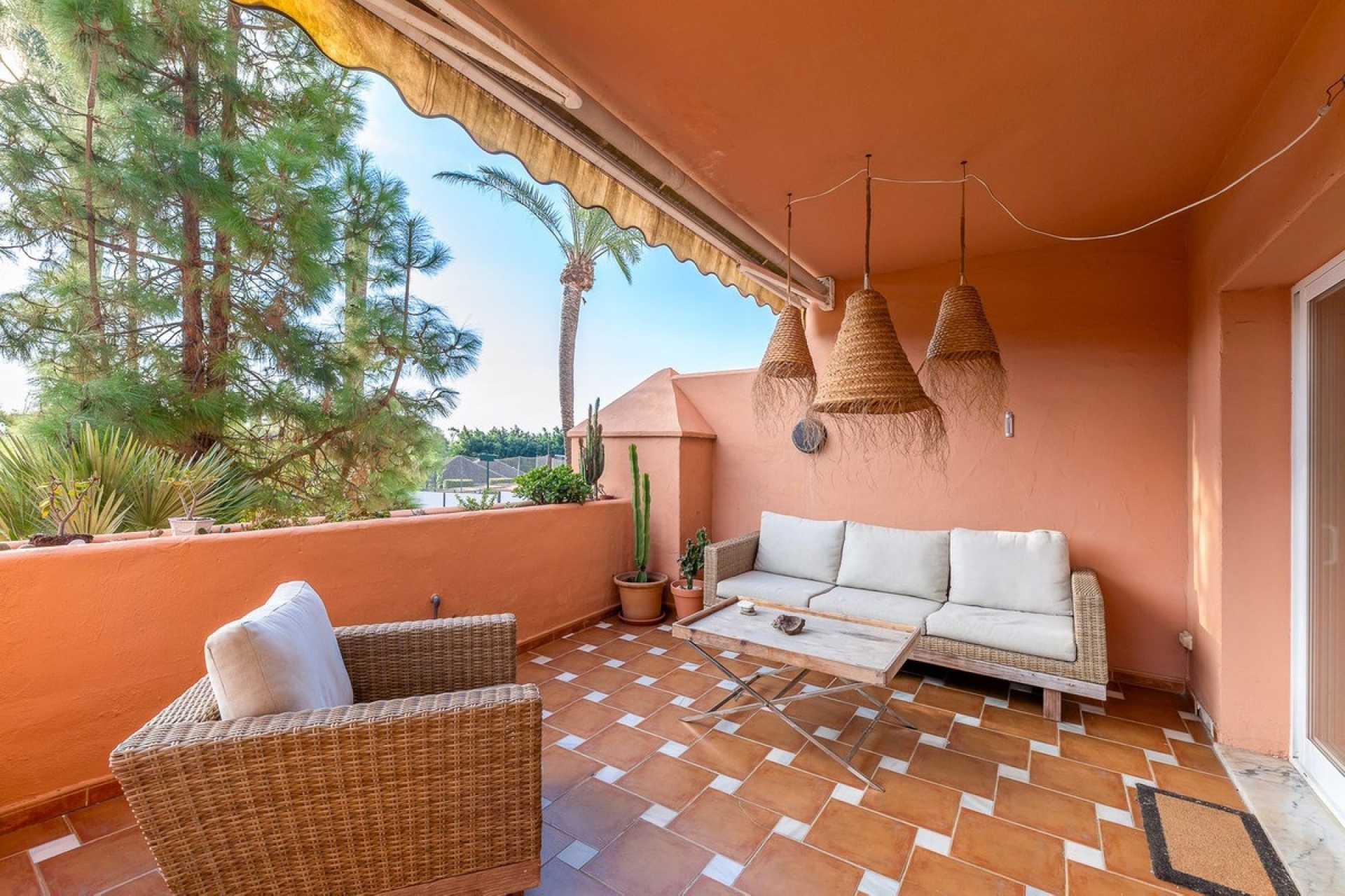 Resale - apartment - Marbella - Guadalmina Baja