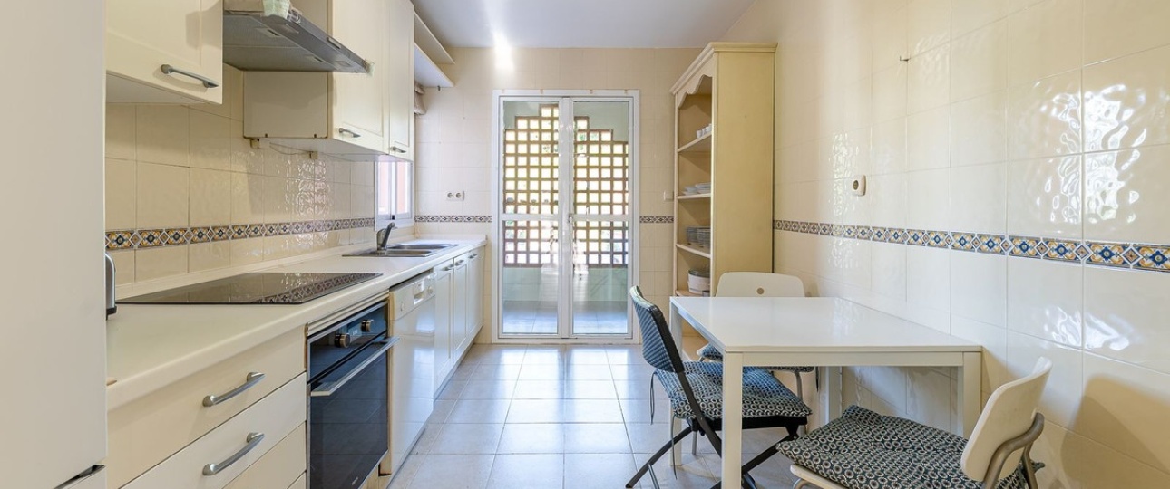 Resale - apartment - Marbella - Guadalmina Baja