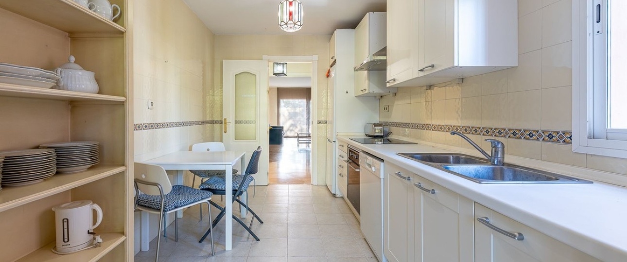 Resale - apartment - Marbella - Guadalmina Baja