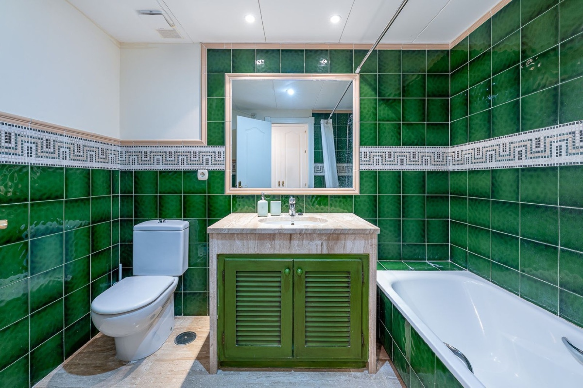 Resale - apartment - Marbella - Guadalmina Baja