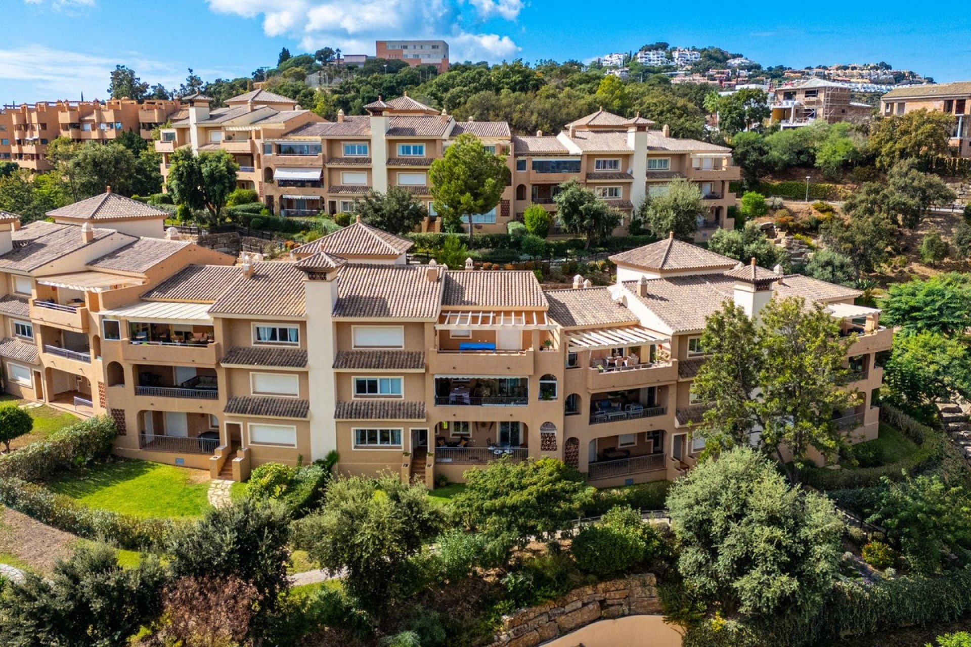 Resale - apartment - Marbella - La Mairena