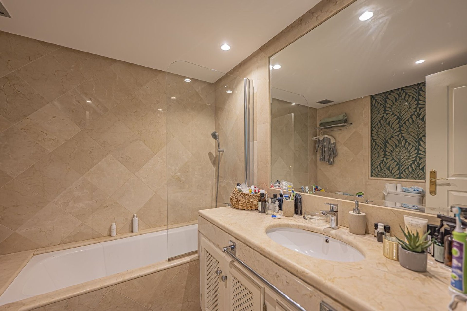 Resale - apartment - Marbella - La Mairena