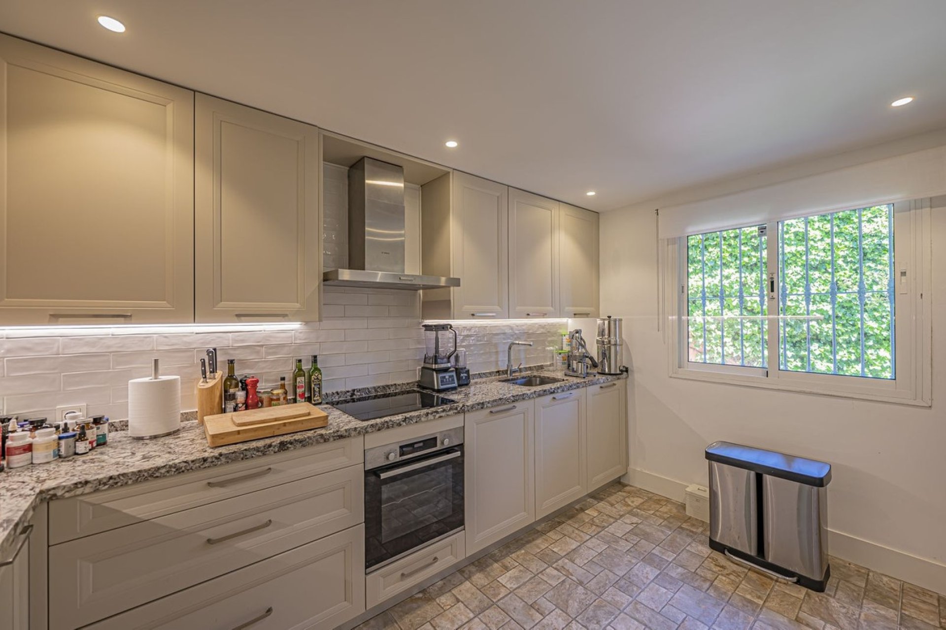 Resale - apartment - Marbella - La Mairena
