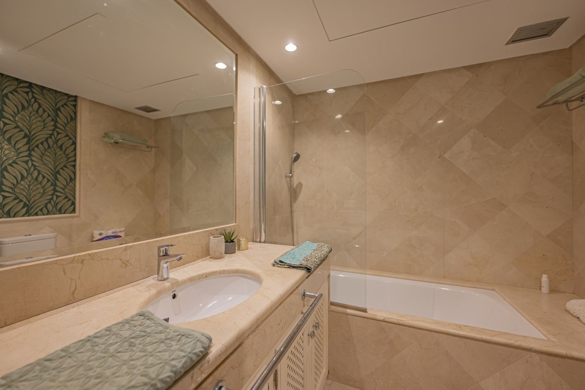 Resale - apartment - Marbella - La Mairena