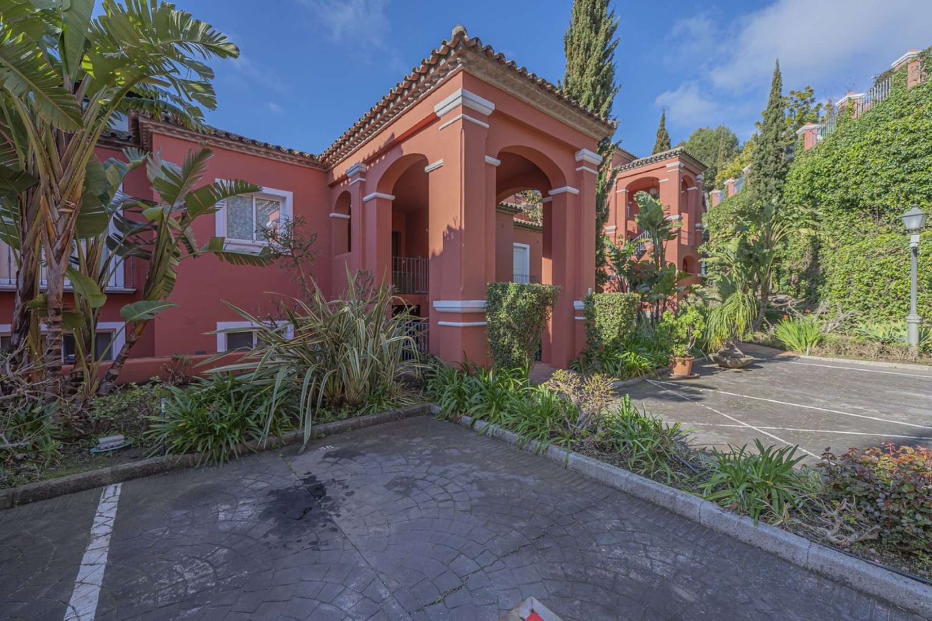 Resale - apartment - Marbella - La Mairena
