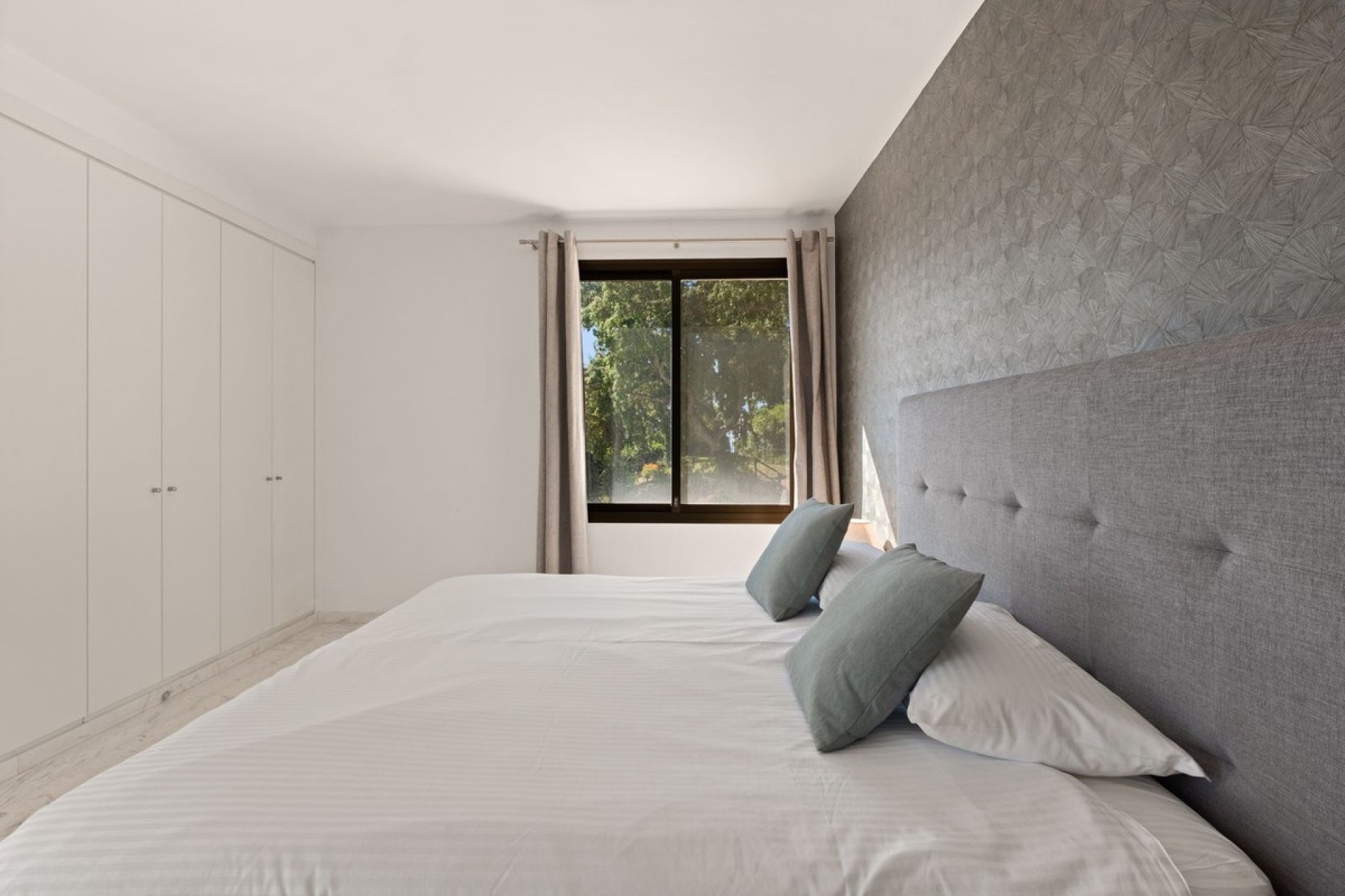 Resale - apartment - Marbella - La Mairena