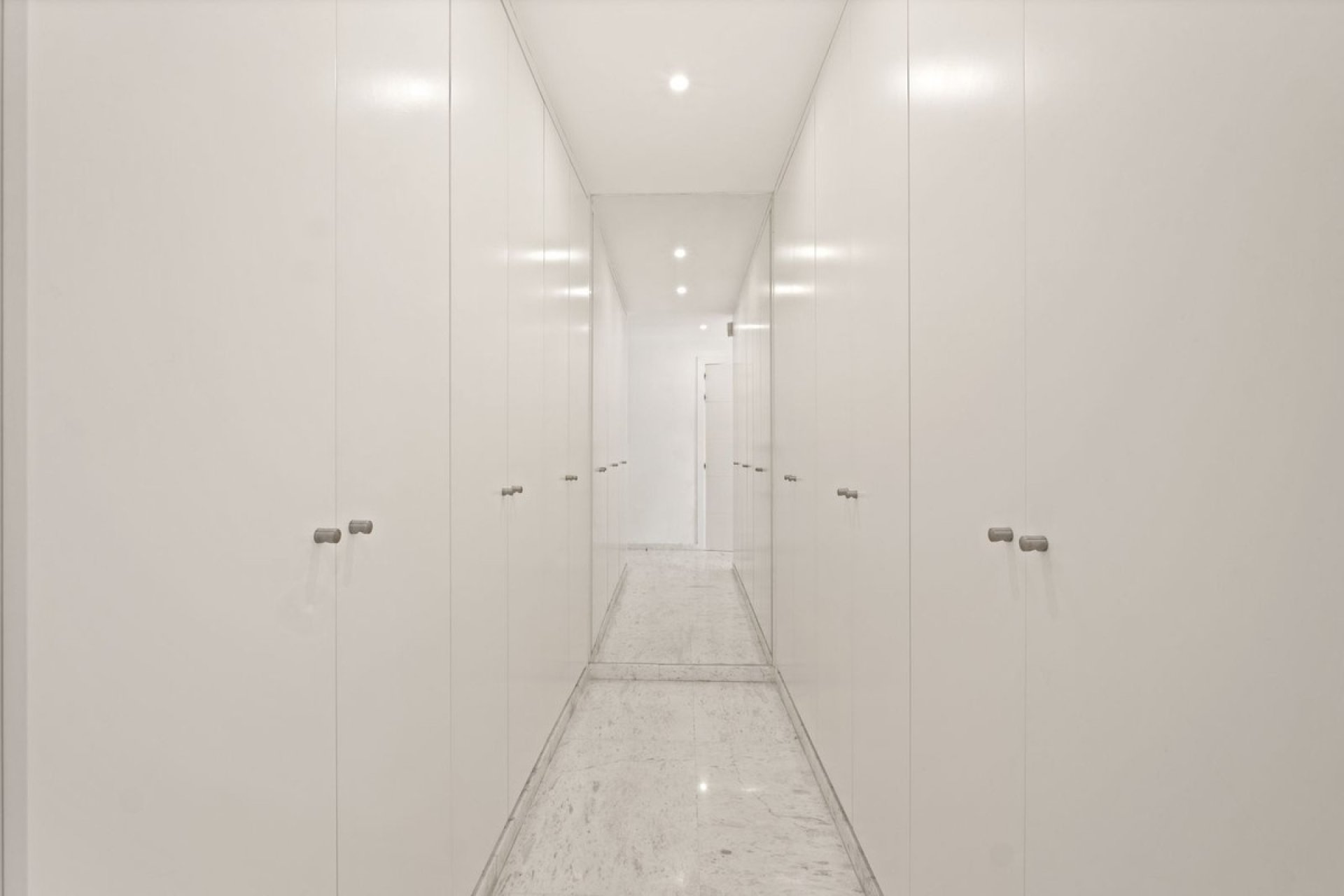 Resale - apartment - Marbella - La Mairena