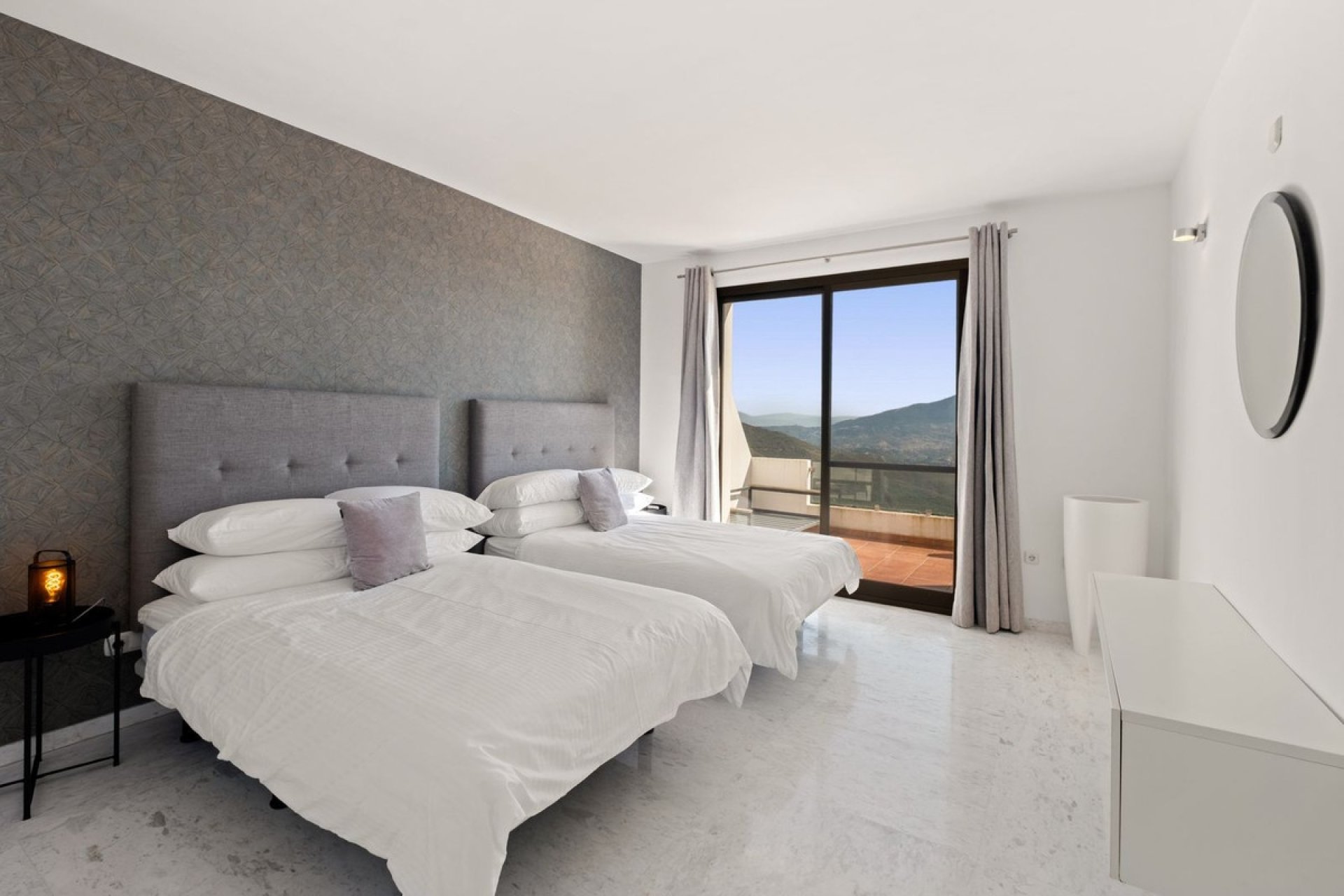 Resale - apartment - Marbella - La Mairena