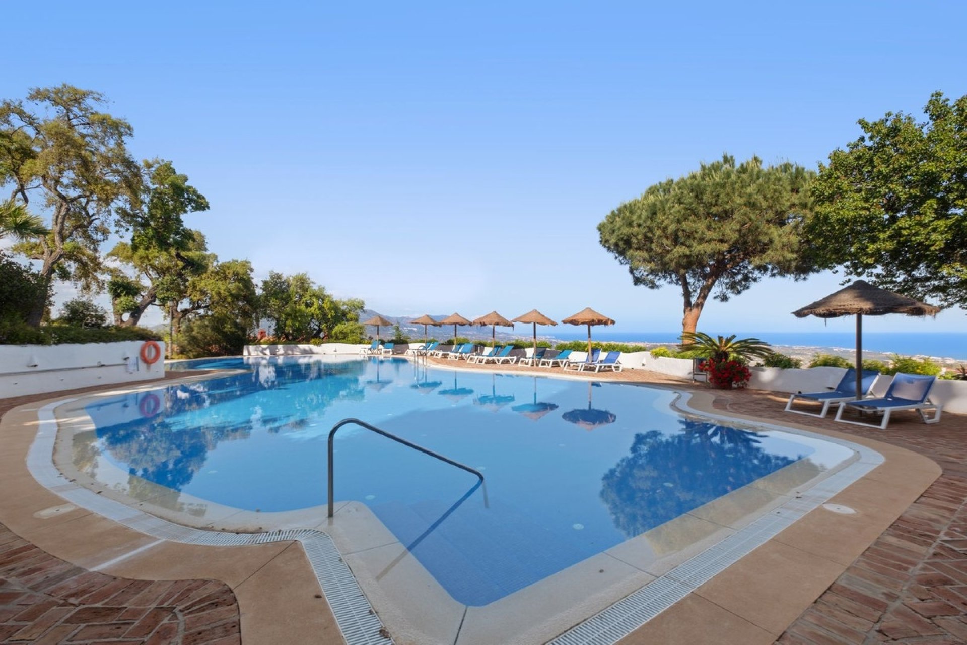 Resale - apartment - Marbella - La Mairena