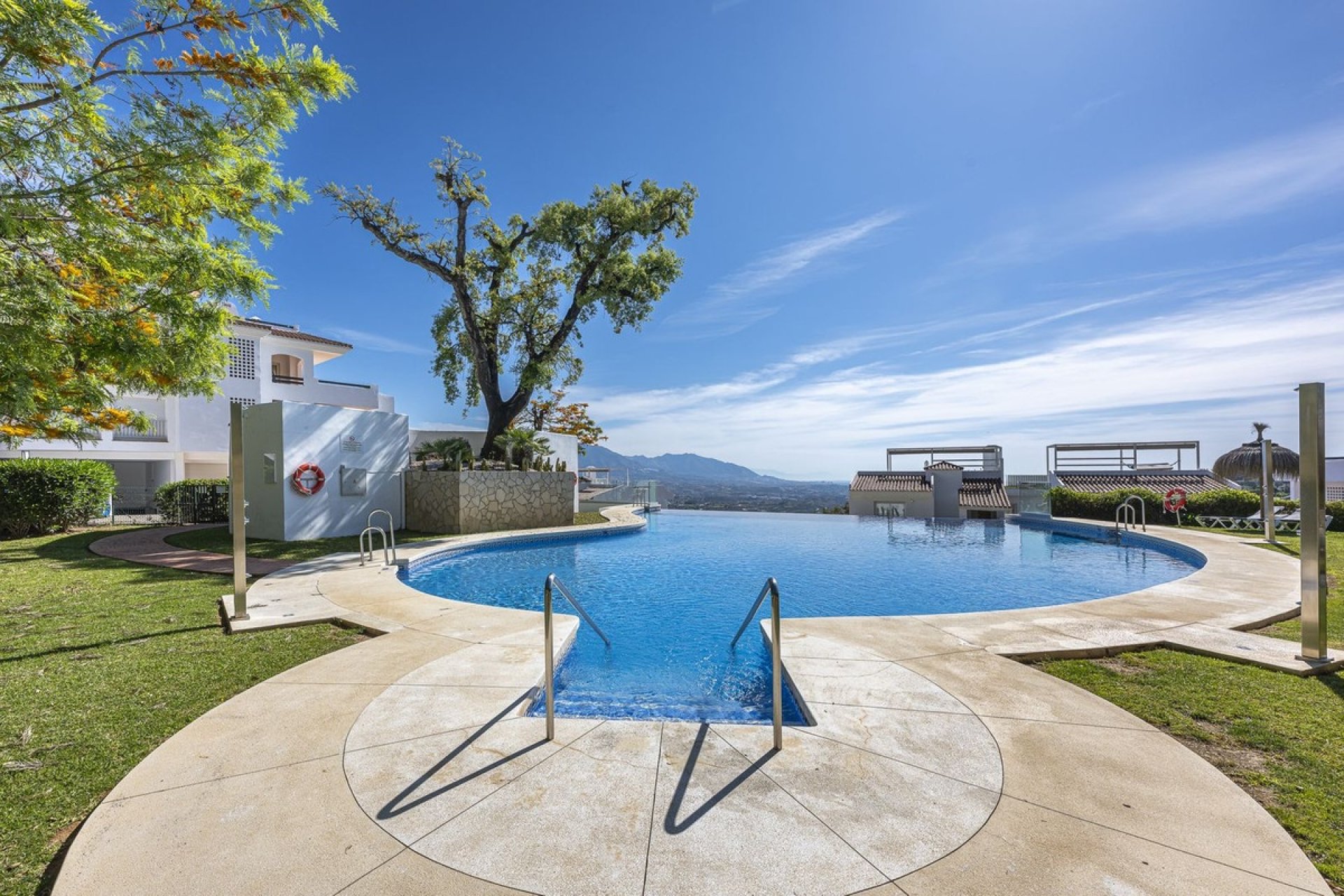 Resale - apartment - Marbella - La Mairena