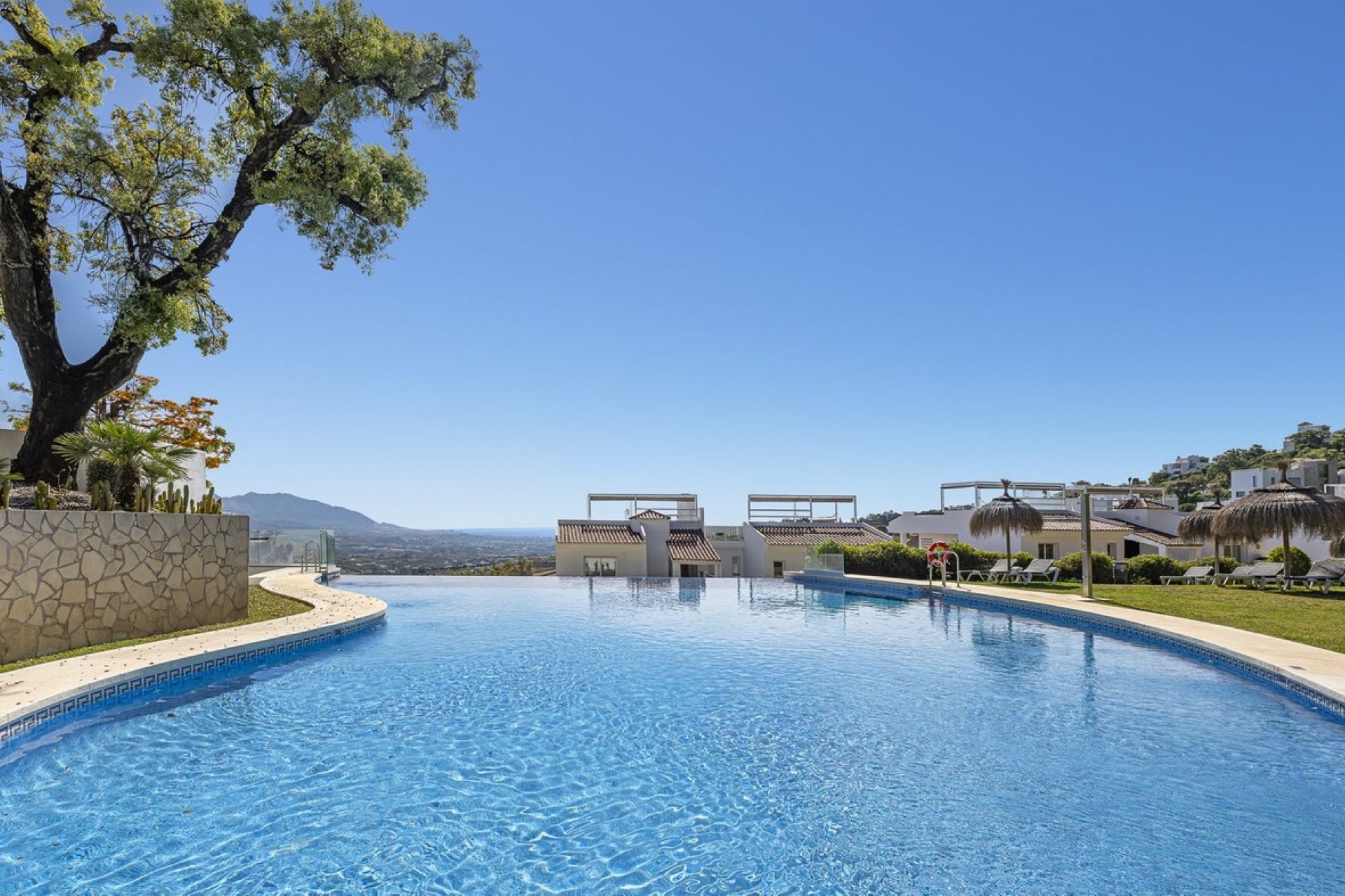 Resale - apartment - Marbella - La Mairena