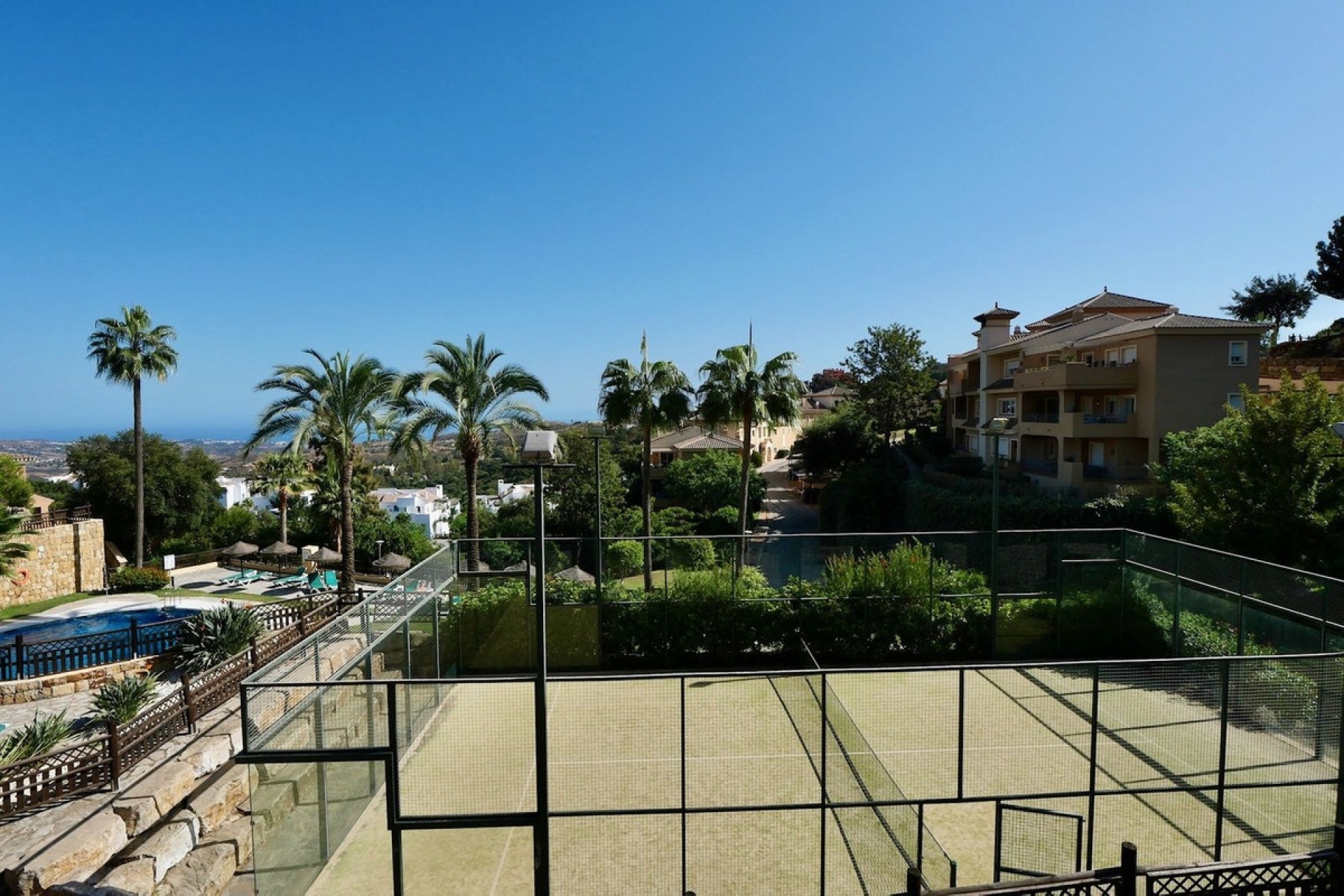 Resale - apartment - Marbella - La Mairena