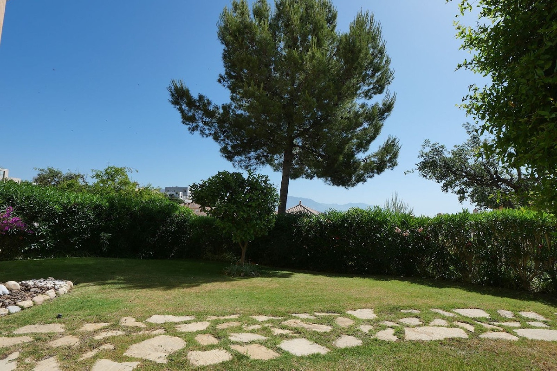 Resale - apartment - Marbella - La Mairena