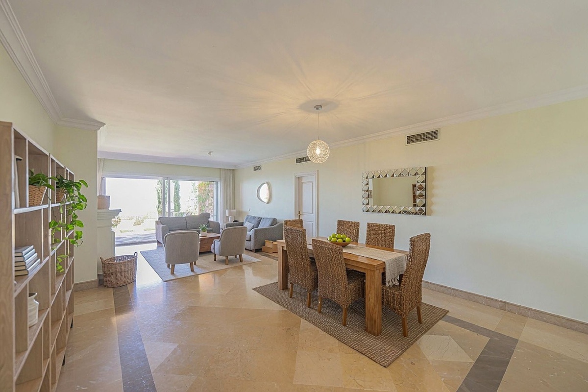 Resale - apartment - Marbella - La Mairena
