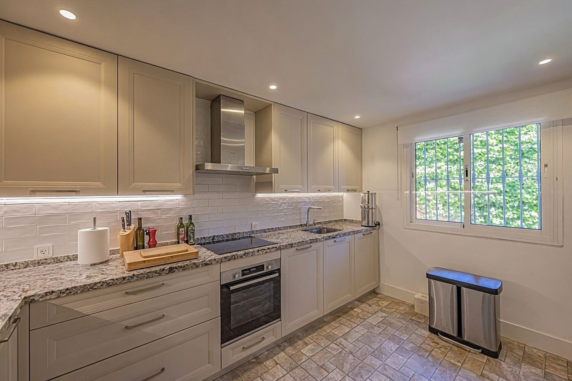Resale - apartment - Marbella - La Mairena