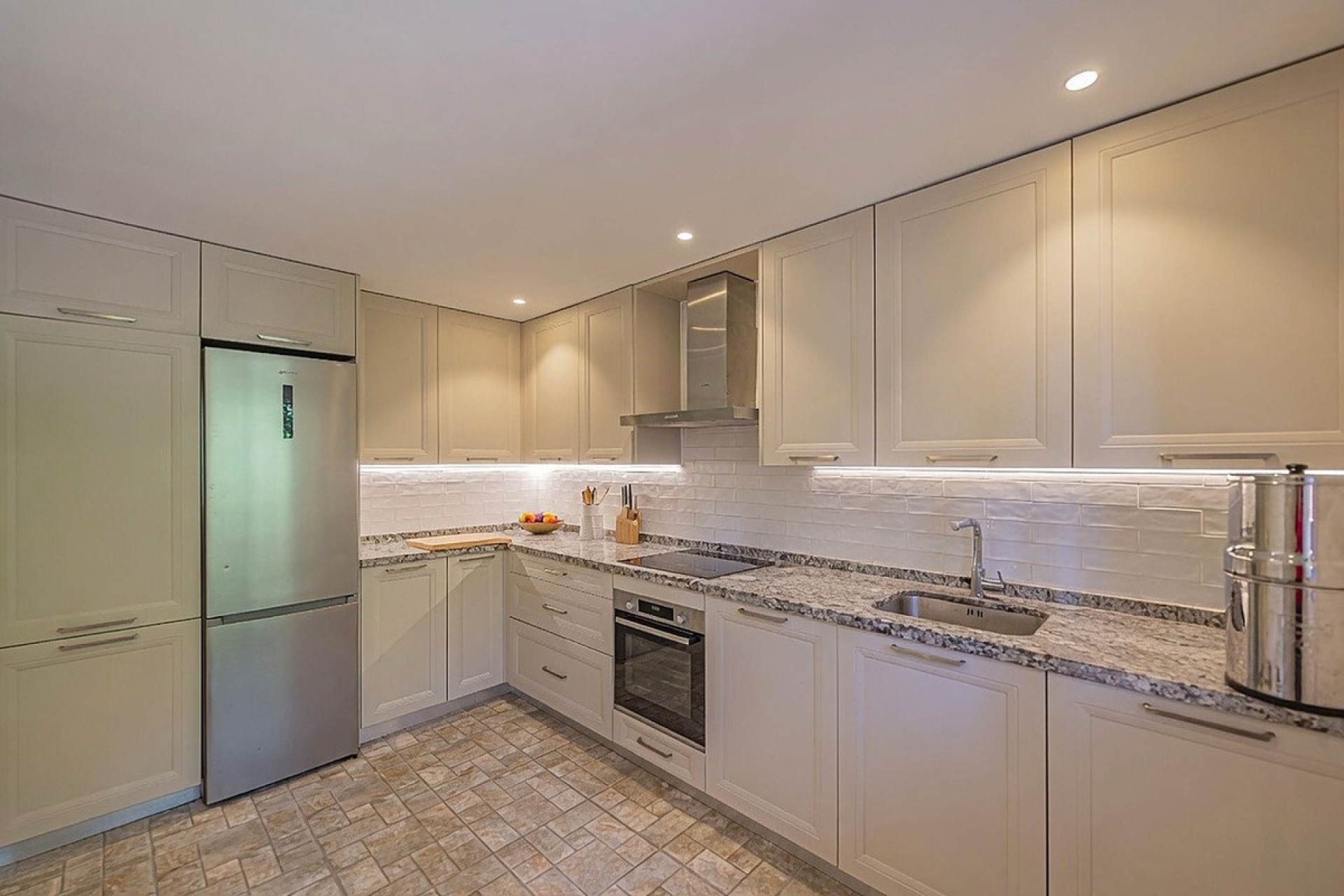 Resale - apartment - Marbella - La Mairena